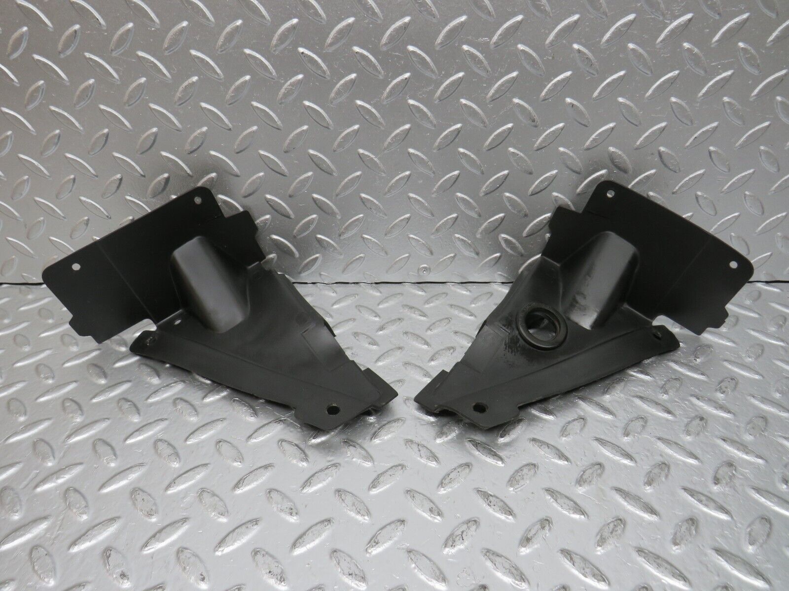 32365 Mercedes-Benz S124 300TE Covering Side Member Pair 1246280907 1246281007