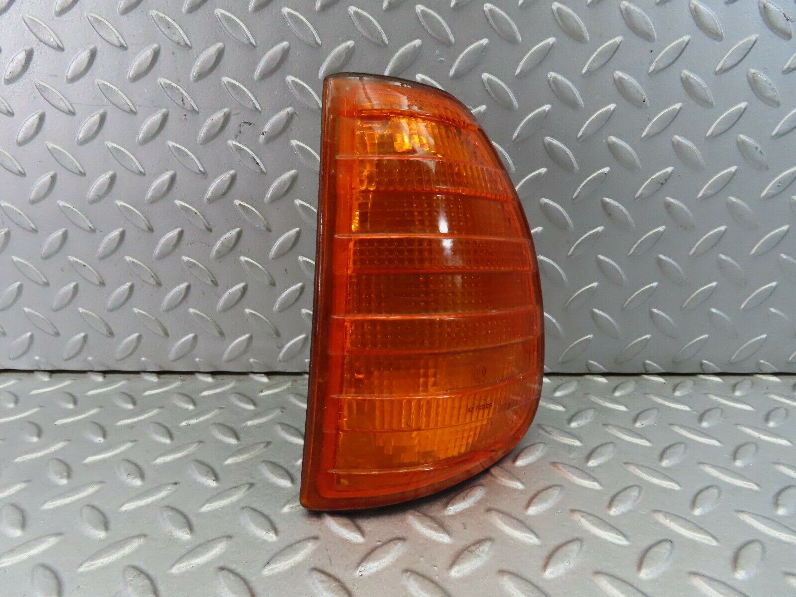 8065 Mercedes-Benz W123 Indicator Light Front Left Bosch1305233009