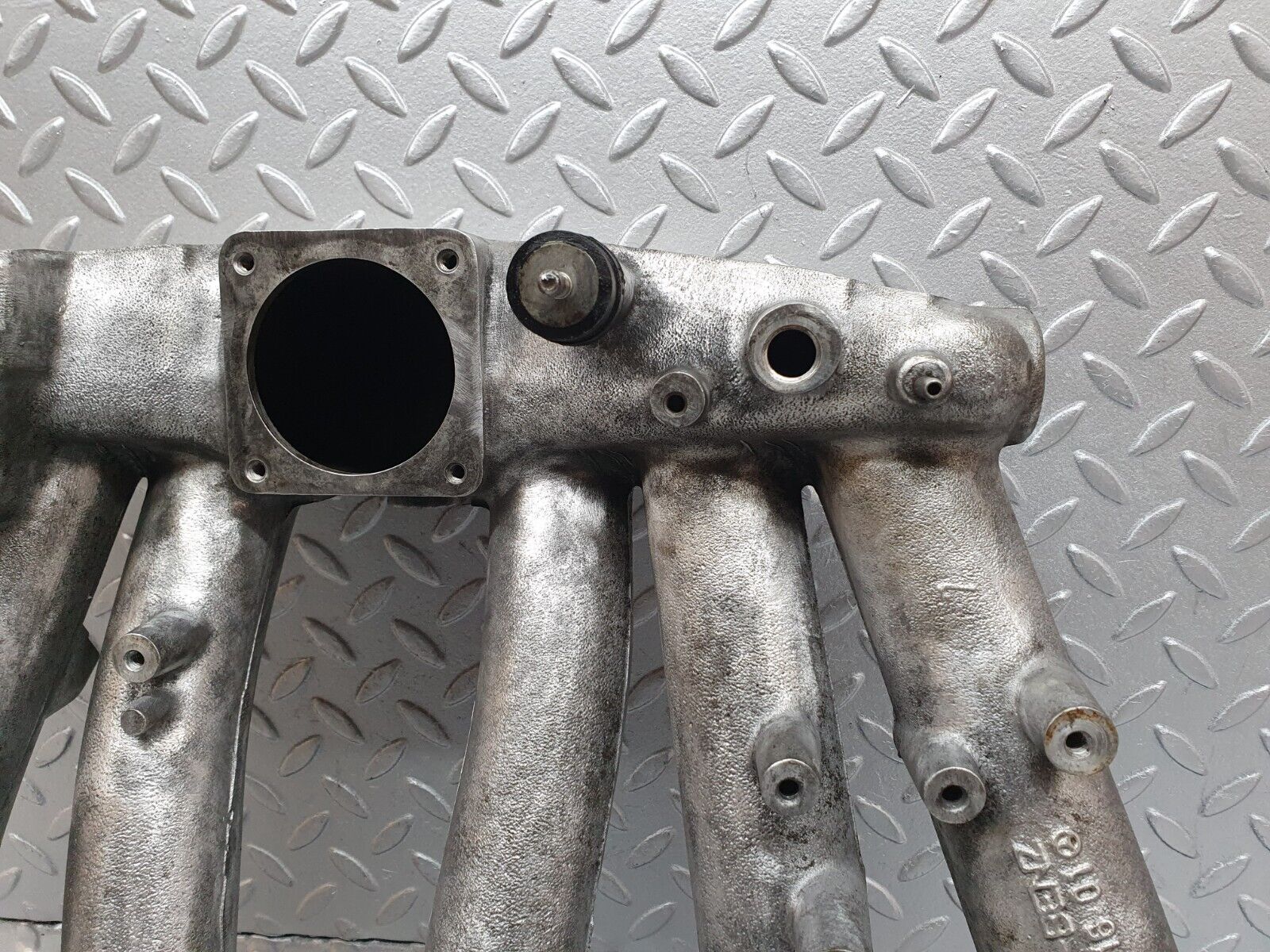 41222 Mercedes-Benz W126 300SE Intake Manifold 1031411601