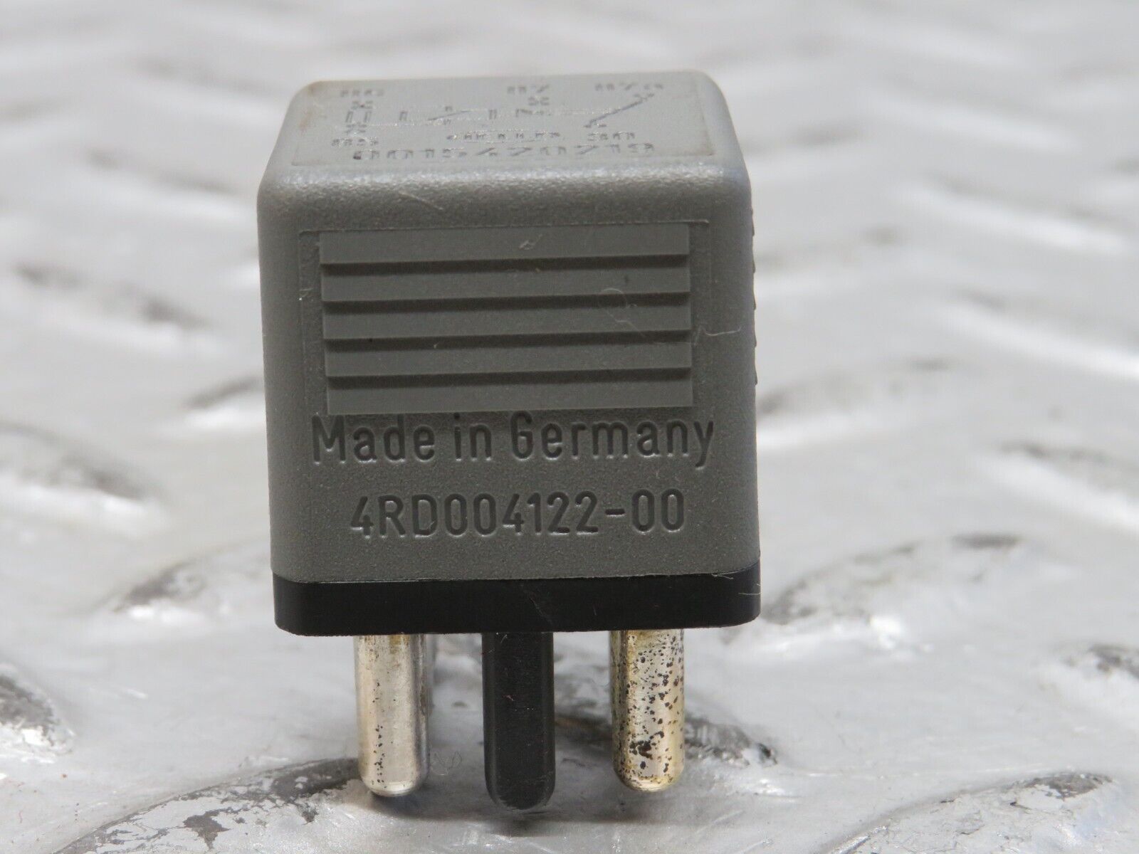 27866 Mercedes-Benz W123 280E Multi Purpose Relay 0015420219