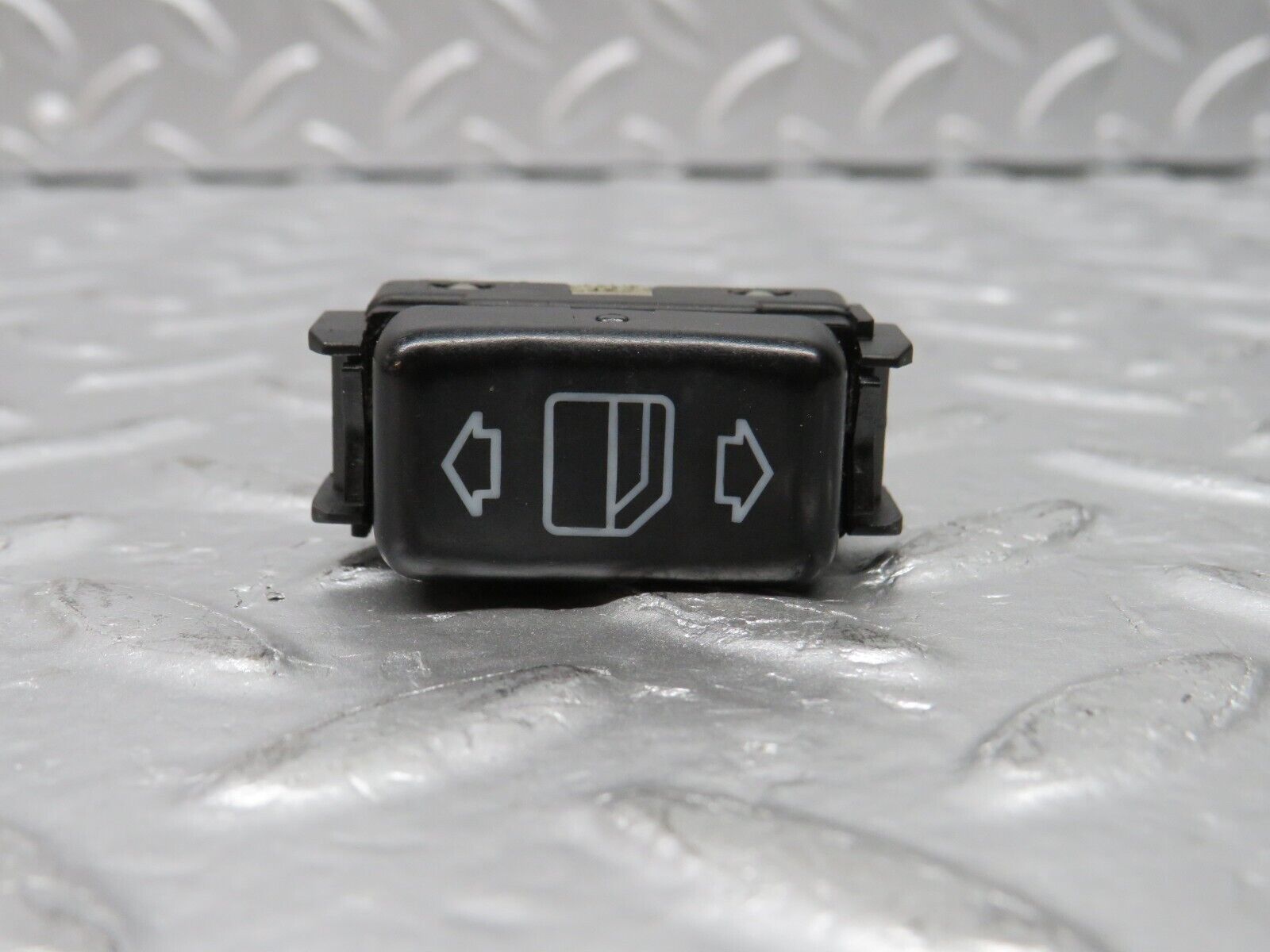 31382 Mercedes-Benz S124 220TE Electric Window Switch Right Side 1248209410