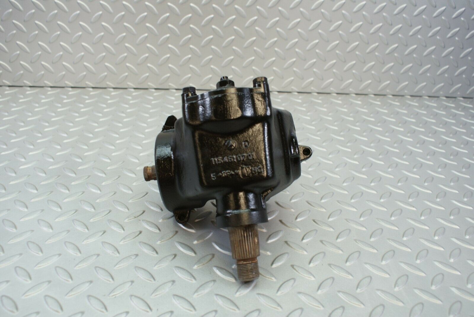 3069 Mercedes-Benz W115 220D Steering Box Steering Rack LHD 1154610701