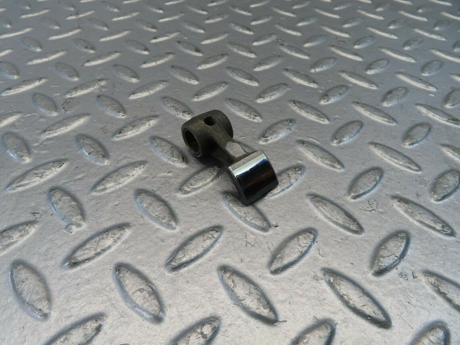 10976 Mercedes-Benz W115 220D Rocker Arm