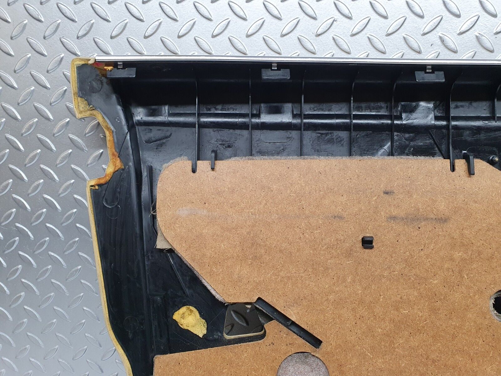 41118 Mercedes-Benz W126 300SE Front Right Door Card Beige 1267270270