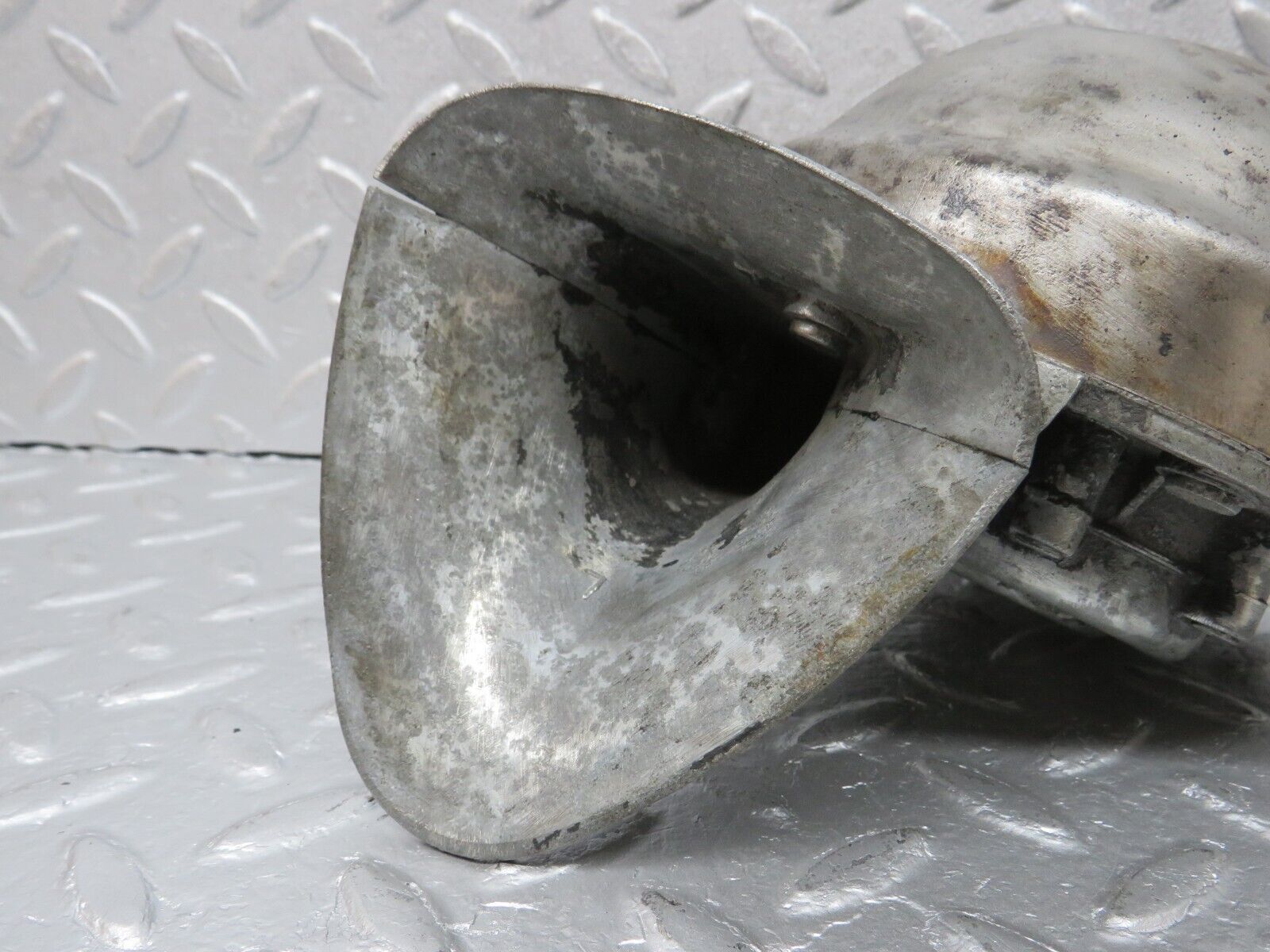 40363 Mercedes-Benz W110 230 Horn Lucas