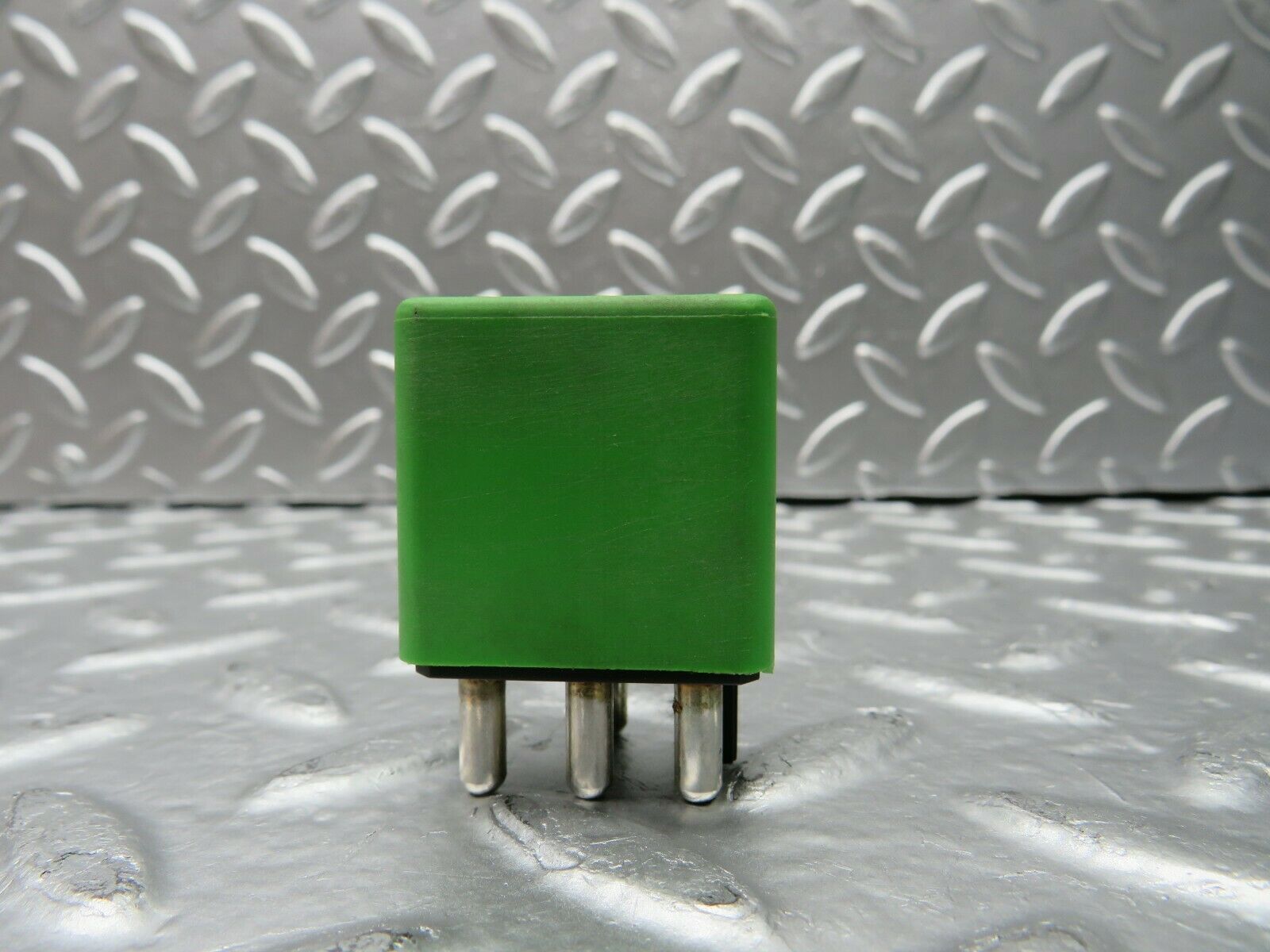 22599 Mercedes-Benz C124 E220 Coupe Headlight Wiper Relay 1268202026