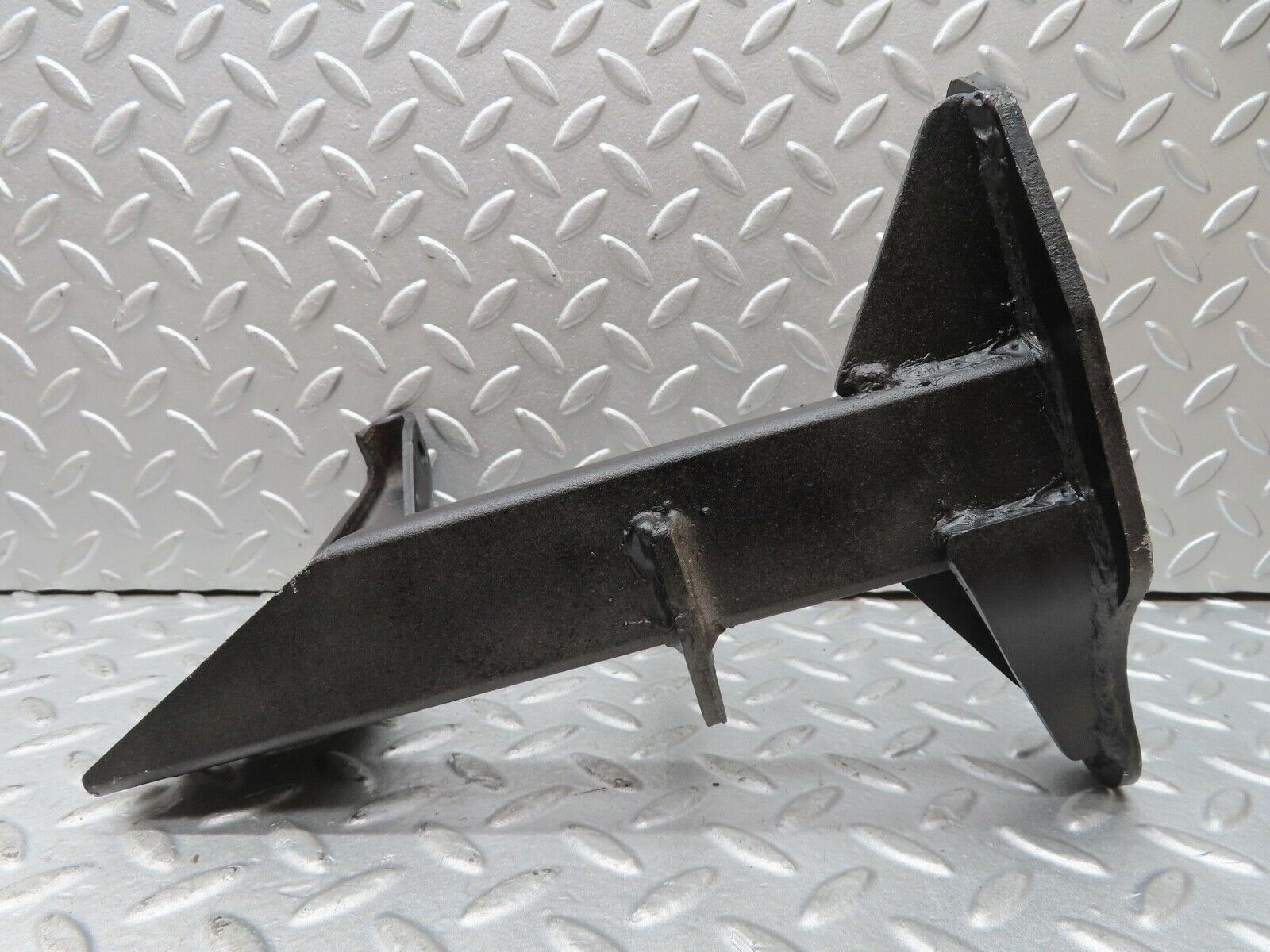 17803 Mercedes-Benz W116 450SEL Air Condition Compressor Mount Bracket