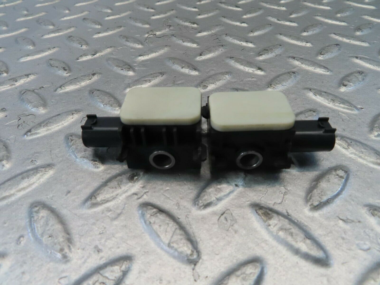 11136 Mercedes-Benz W221 S320 Crash Sensor 0038202826