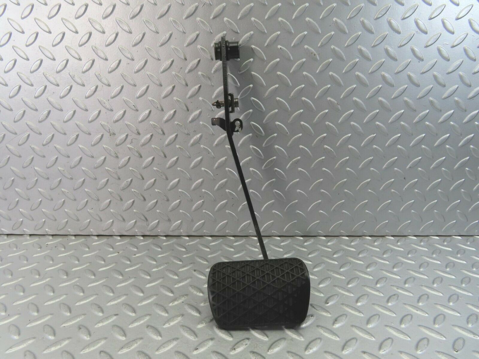 9311 Mercedes-Benz C124 300CE Coupe Brake Pedal With Rubber 1232910082