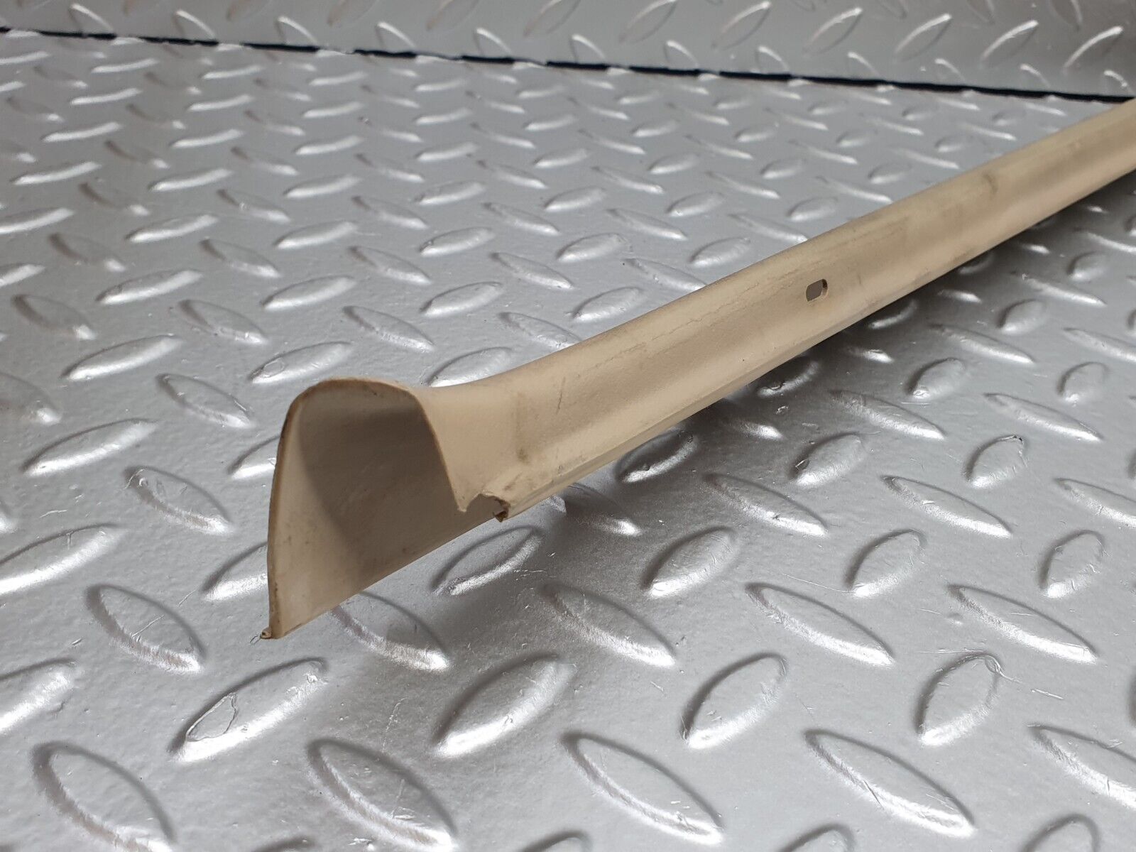 41156 Mercedes-Benz W126 300SE Rear Left Inner Window Frame Cover 1267350571