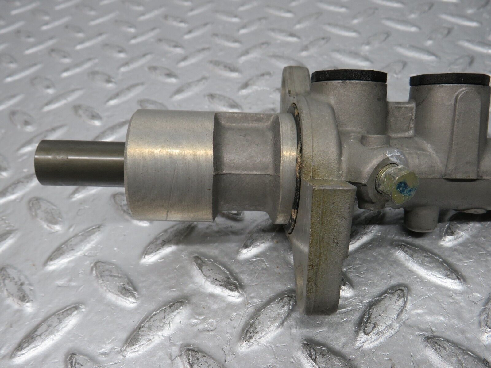 31744 Mercedes-Benz W201 190LE 1.8L Brake Master Cylinder