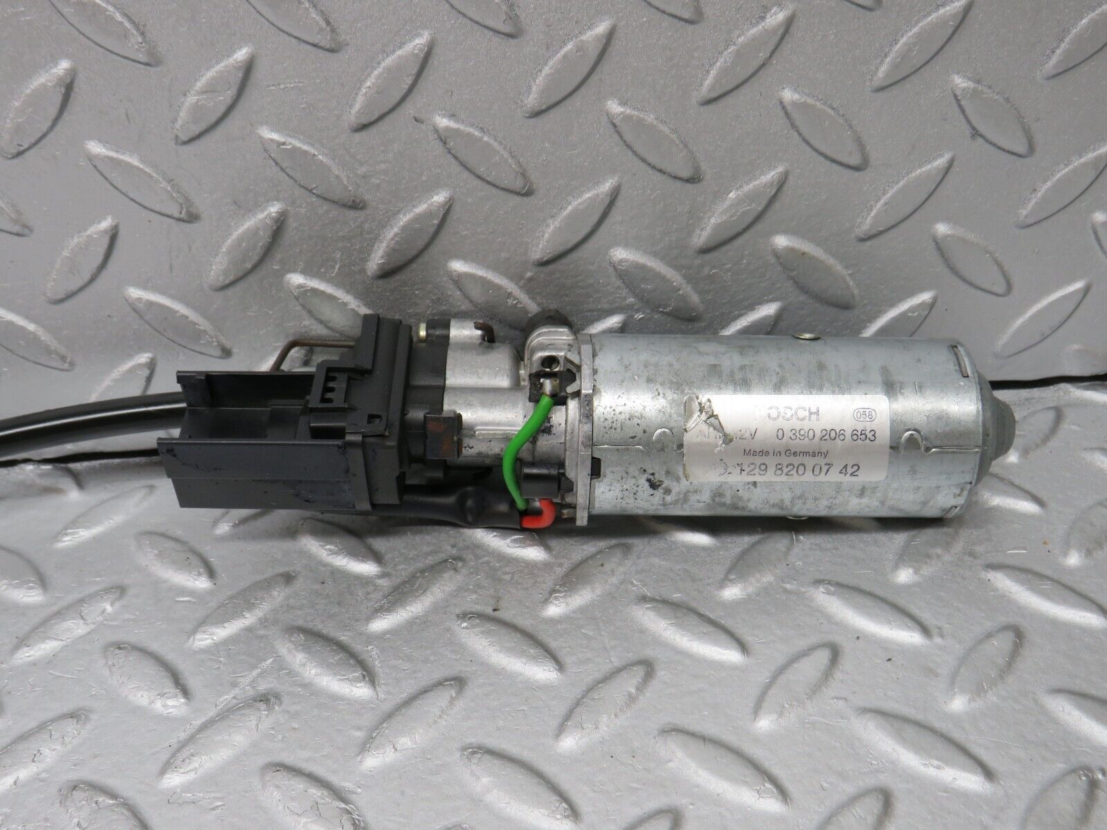 36820 Mercedes-Benz R129 300SL-24 Front Right Seat Adjustment Motor Bosch 1298200742 0390206653