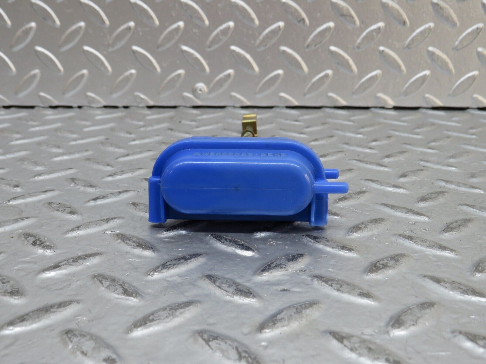 28148 Mercedes-Benz W123 280E Trunk Lock Vacuum Actuator