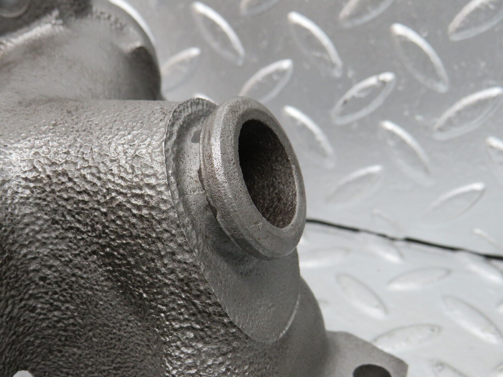 33102 Mercedes-Benz W124 300D Exhaust Manifold Cylinder 1-3 6061421002