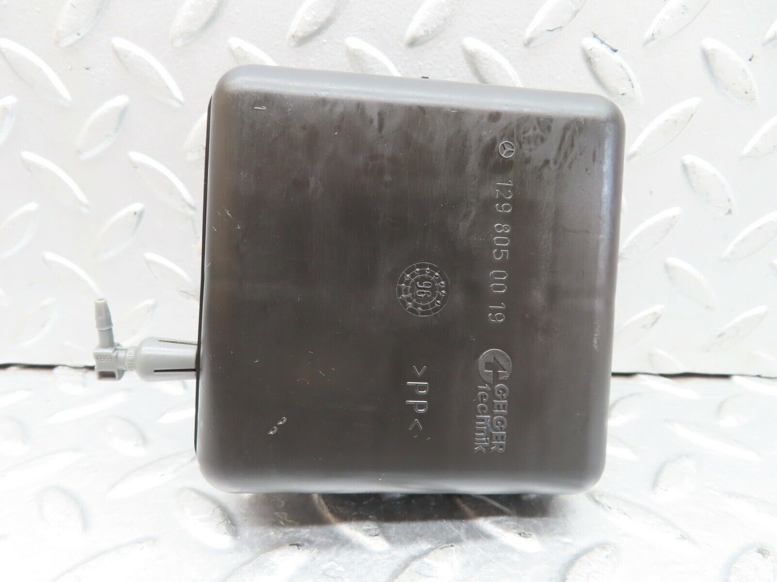 19378 Mercedes-Benz C140 CL420 Coupe Air Vacuum Expansion Tank 1298050019