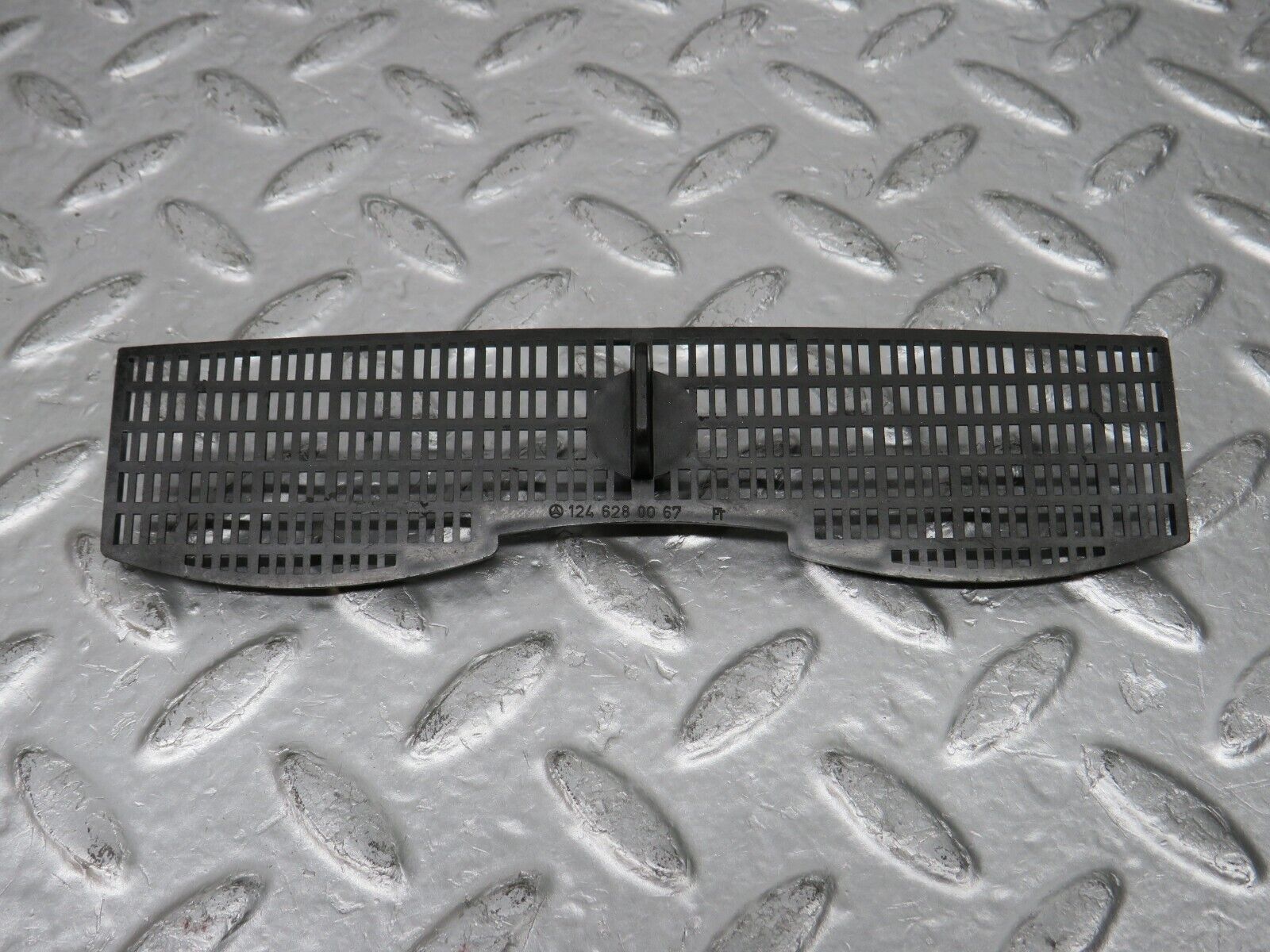29547 Mercedes-Benz W124 230E Windscreen Water Drain Grill 1246280067
