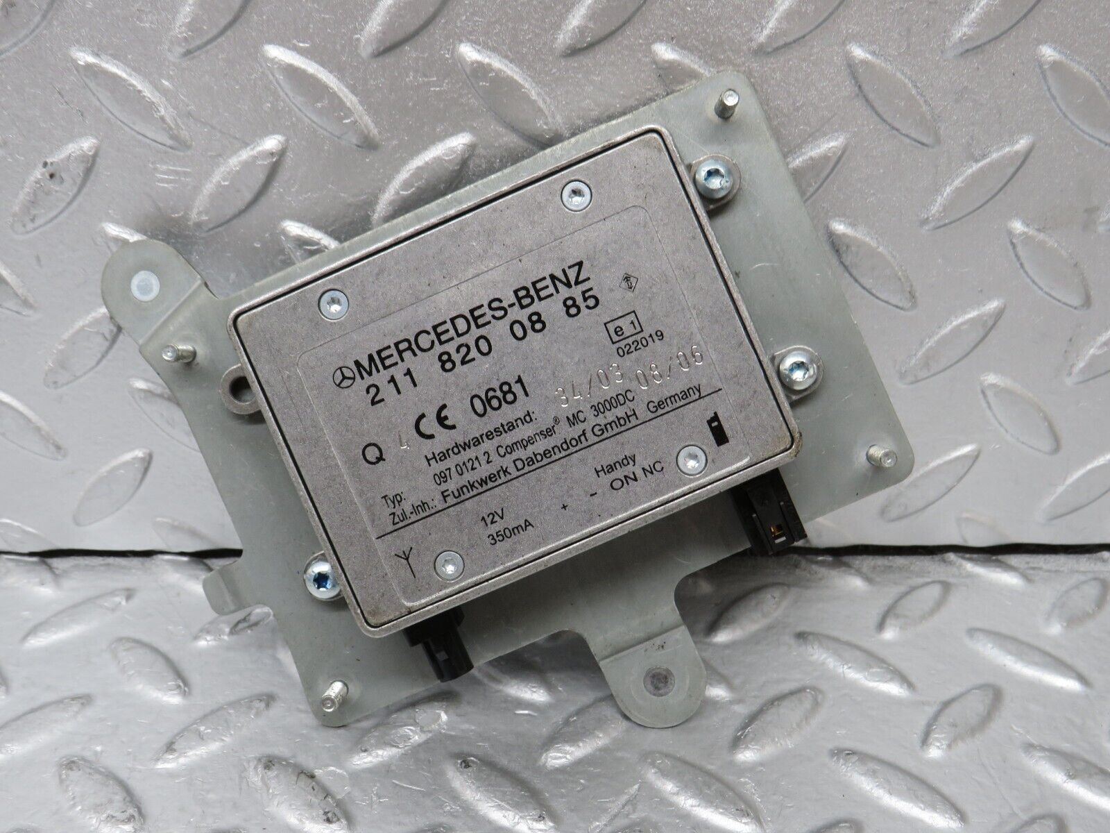 35151 Mercedes-Benz W221 Bluetooth Control Module 2118200885