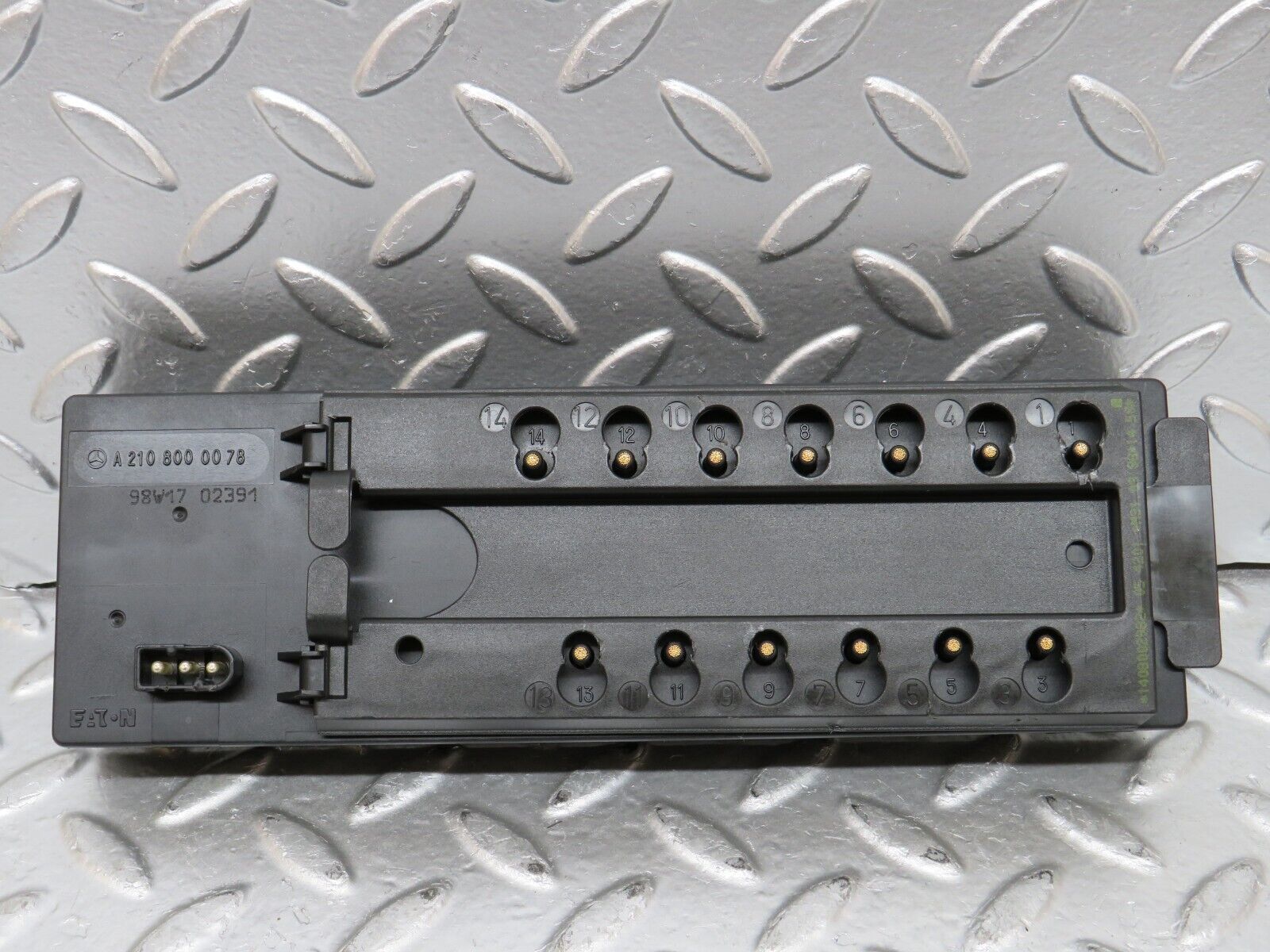 24699 Mercedes-Benz W140 S320 Climate Control Vacuum Valve Unit 2108000078