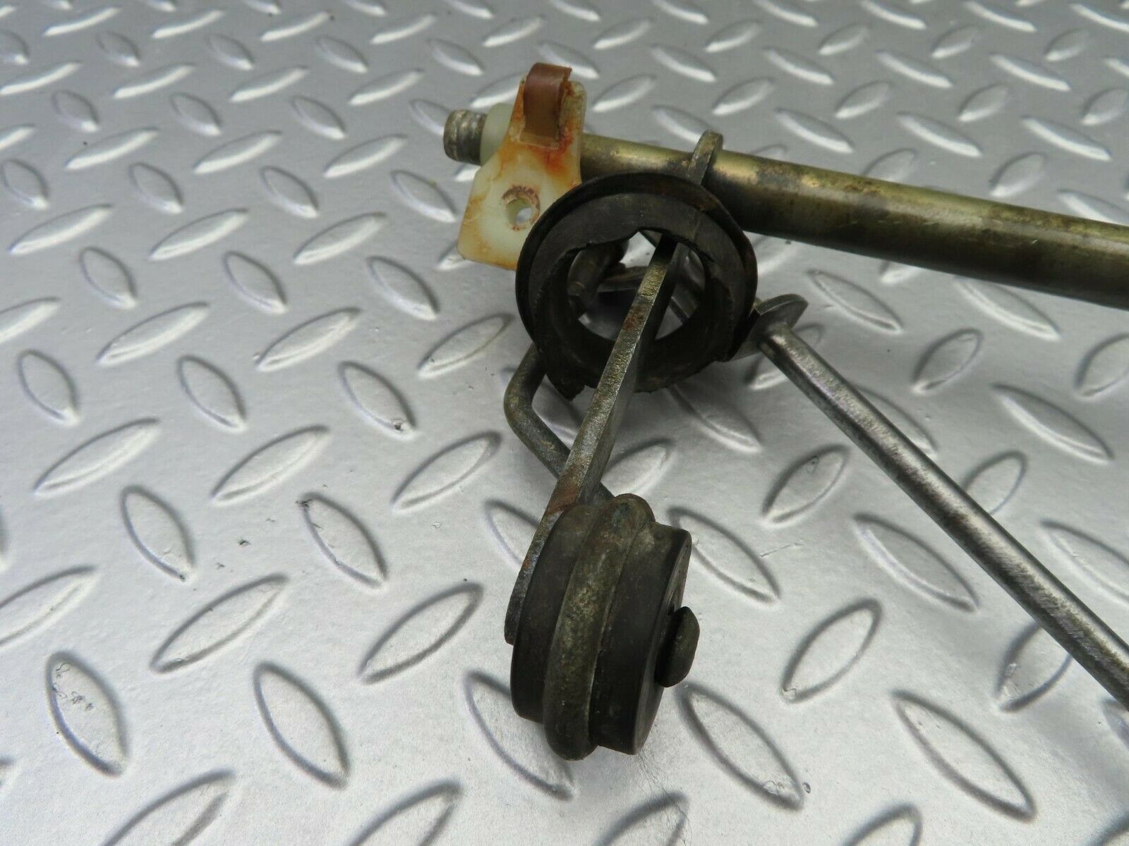 7207 Mercedes-Benz C107 350SLC Coupe Throttle Linkage