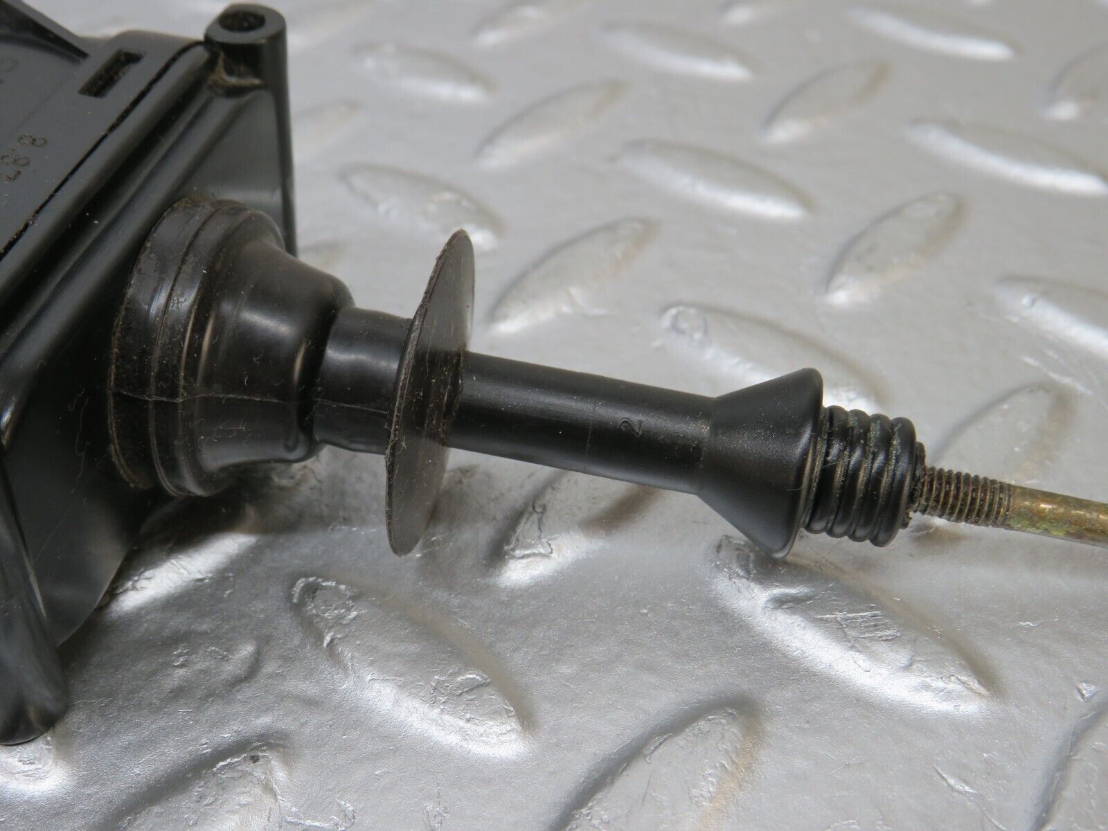 33904 Mercedes-Benz W124 260E Door Lock Vacuum Actuator Rear Right