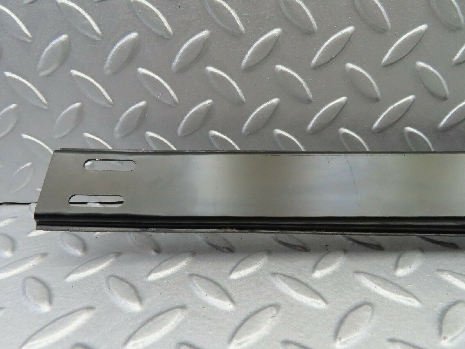 6385 Mercedes-Benz W126 380SE Sunroof Moving Plate