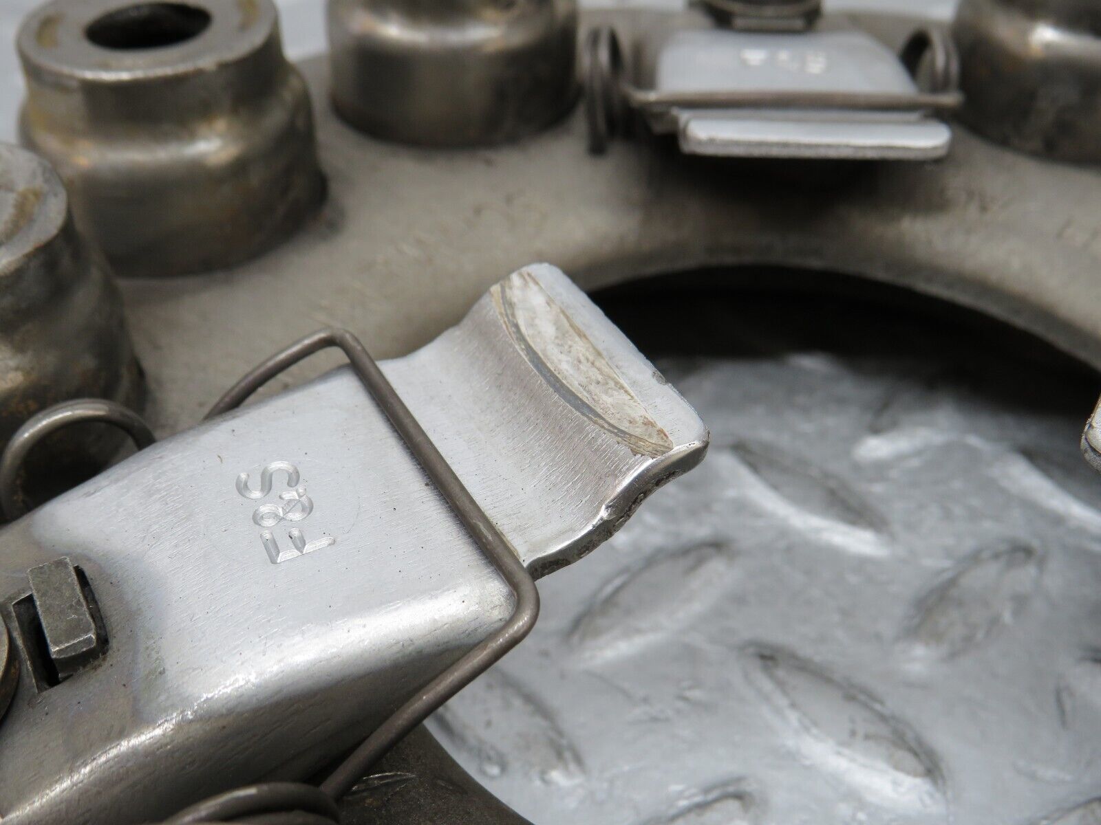 35920 Mercedes-Benz 240D OM616.912 Clutch Pressure Plate YK228KX