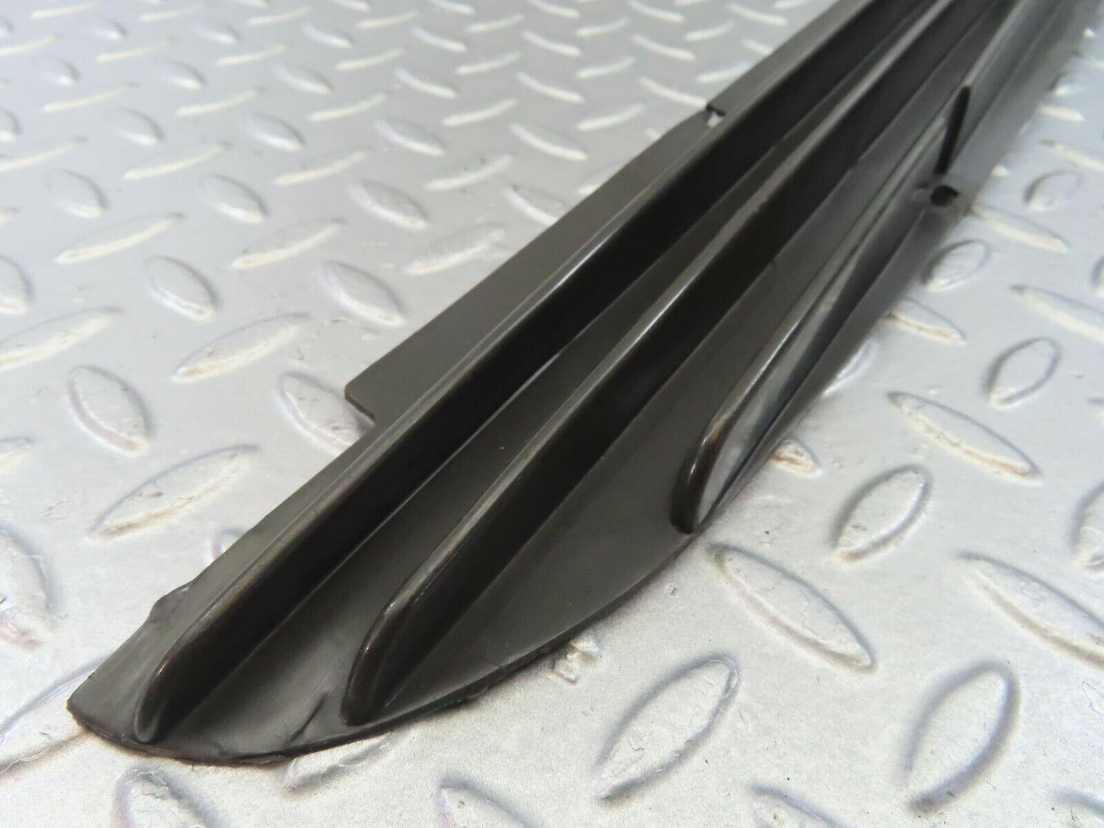 8862 Mercedes-Benz W115 Front Lower Grill Right