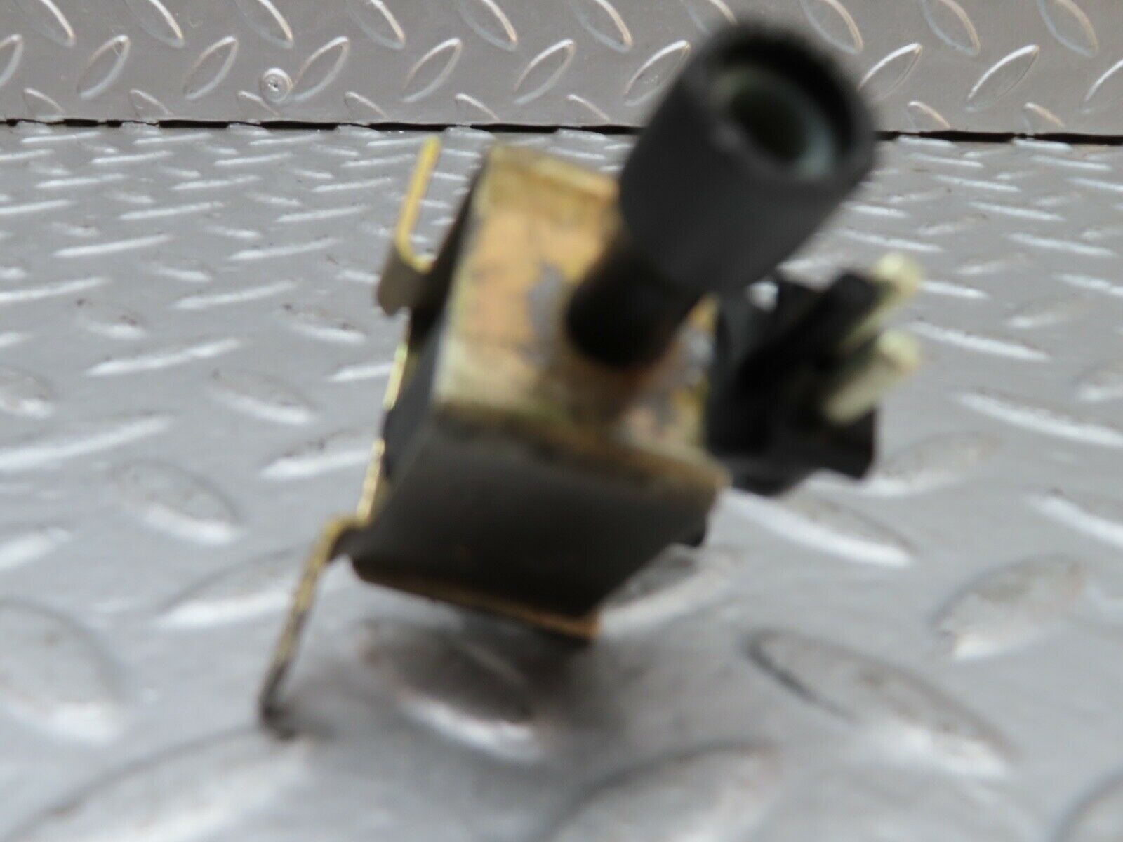 20052 Mercedes-Benz R129 300SL Coupe Vacuum Control Valve Pierburg 0015407097