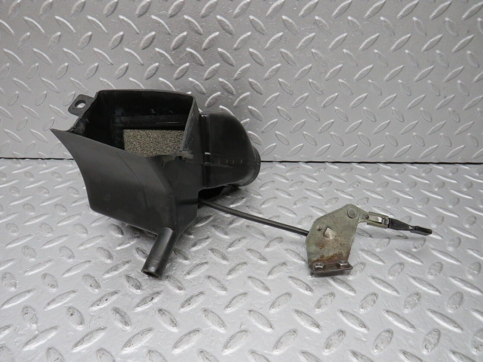 35913 Mercedes-Benz W108 Air Vent Control Left Side 1088301145