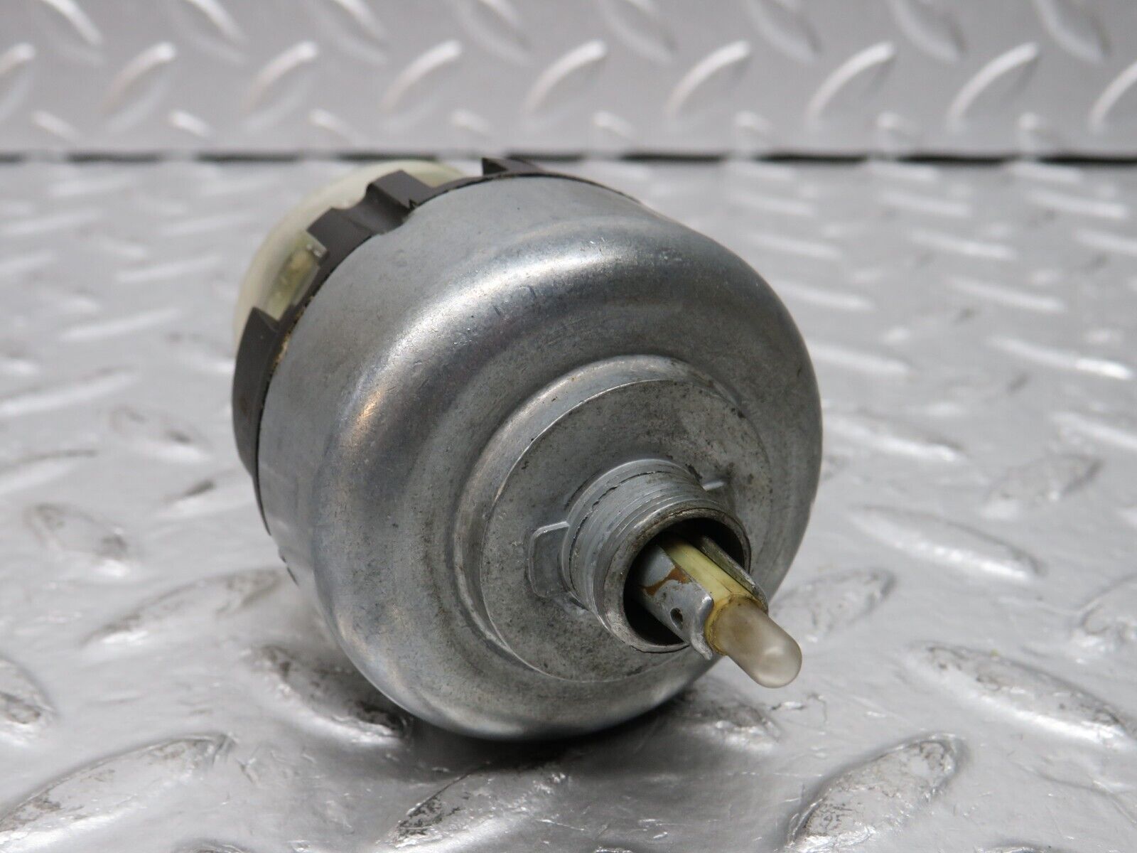 31126 Mercedes-Benz W123 200D Headlight Switch