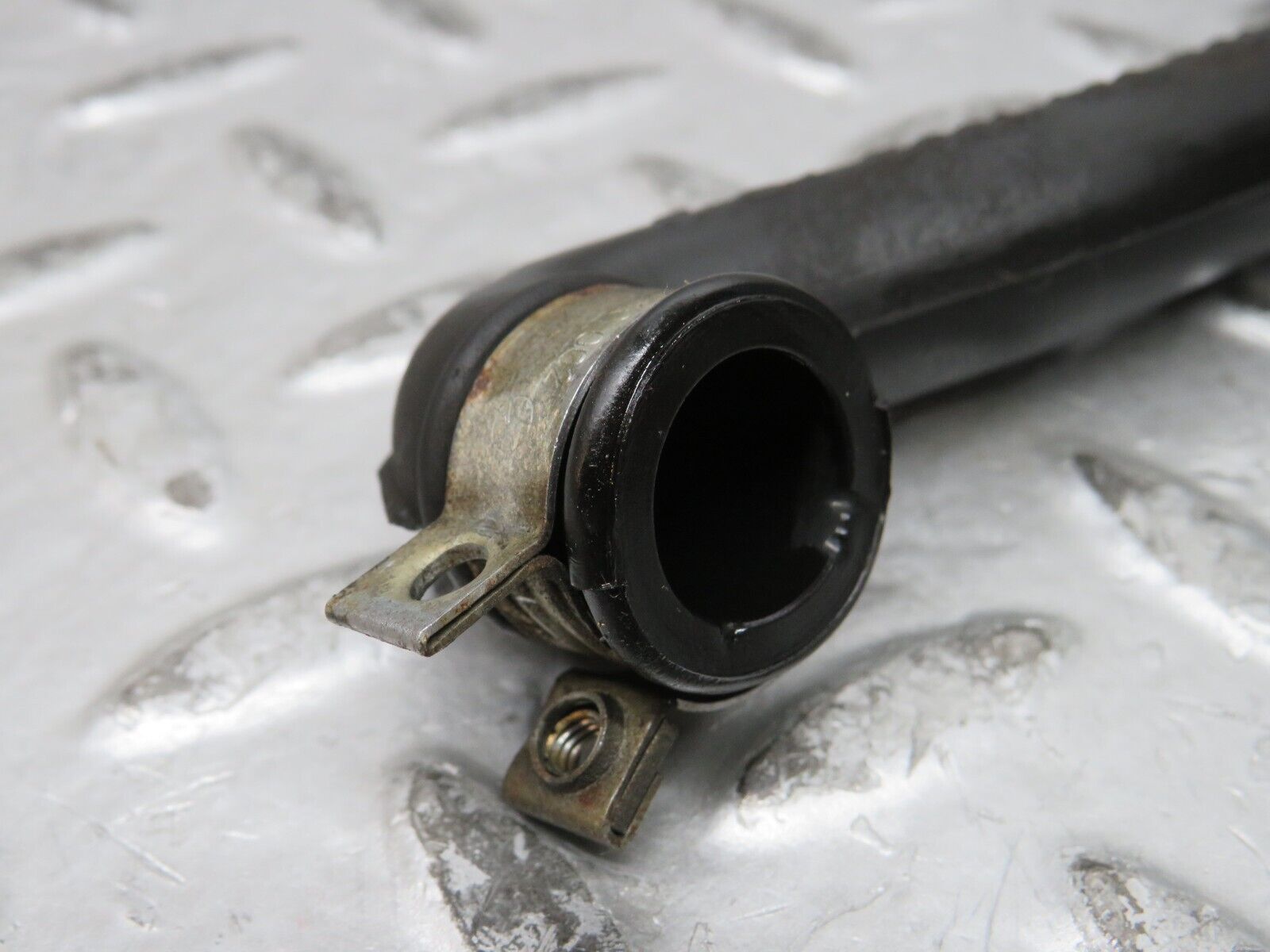 28844 Mercedes-Benz W123 230E Air Intake Pipe 1020941782 1020941682