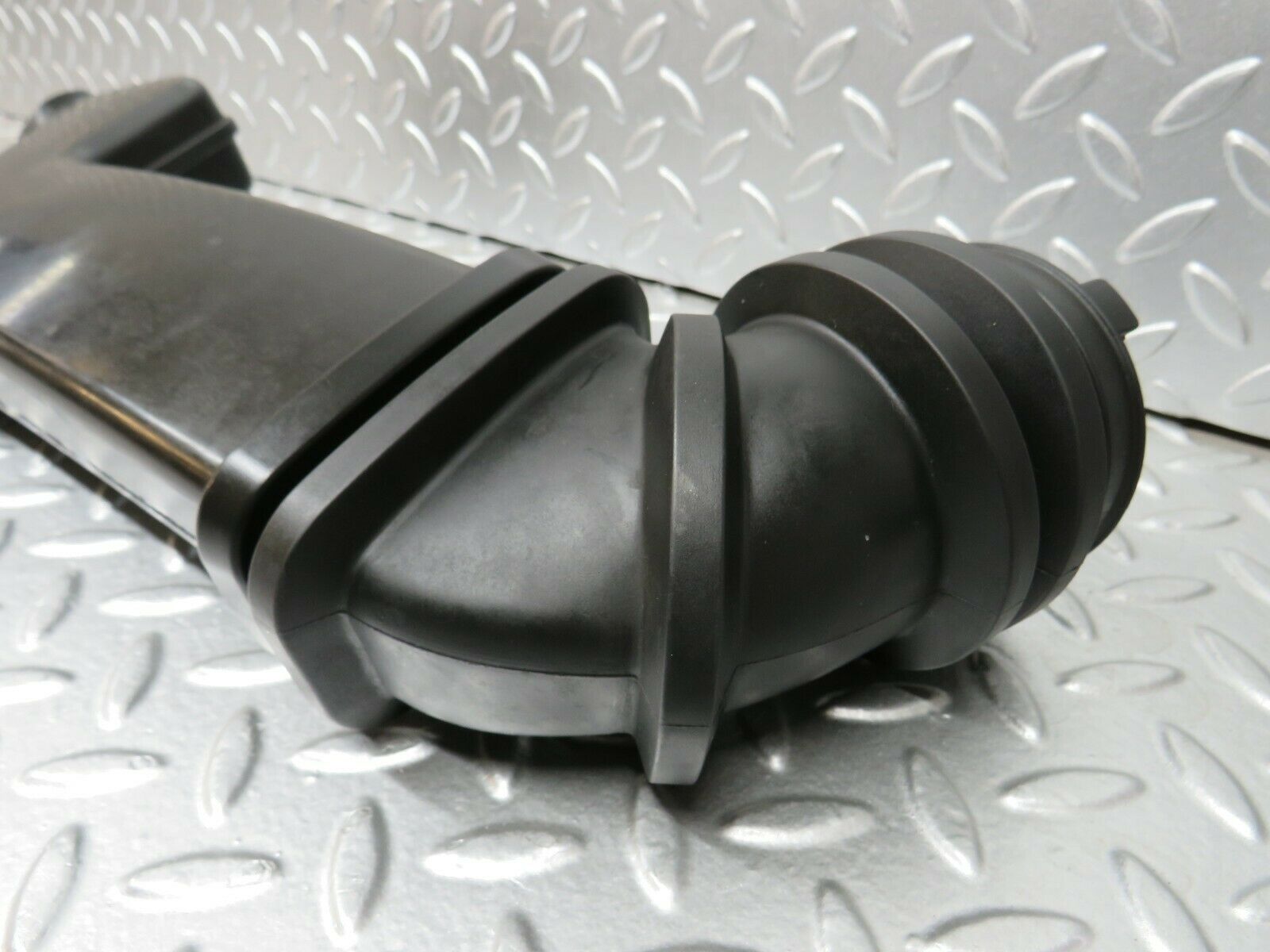 24268 Mercedes-Benz S124 220TE Wagon Air Intake Pipe 1111400012