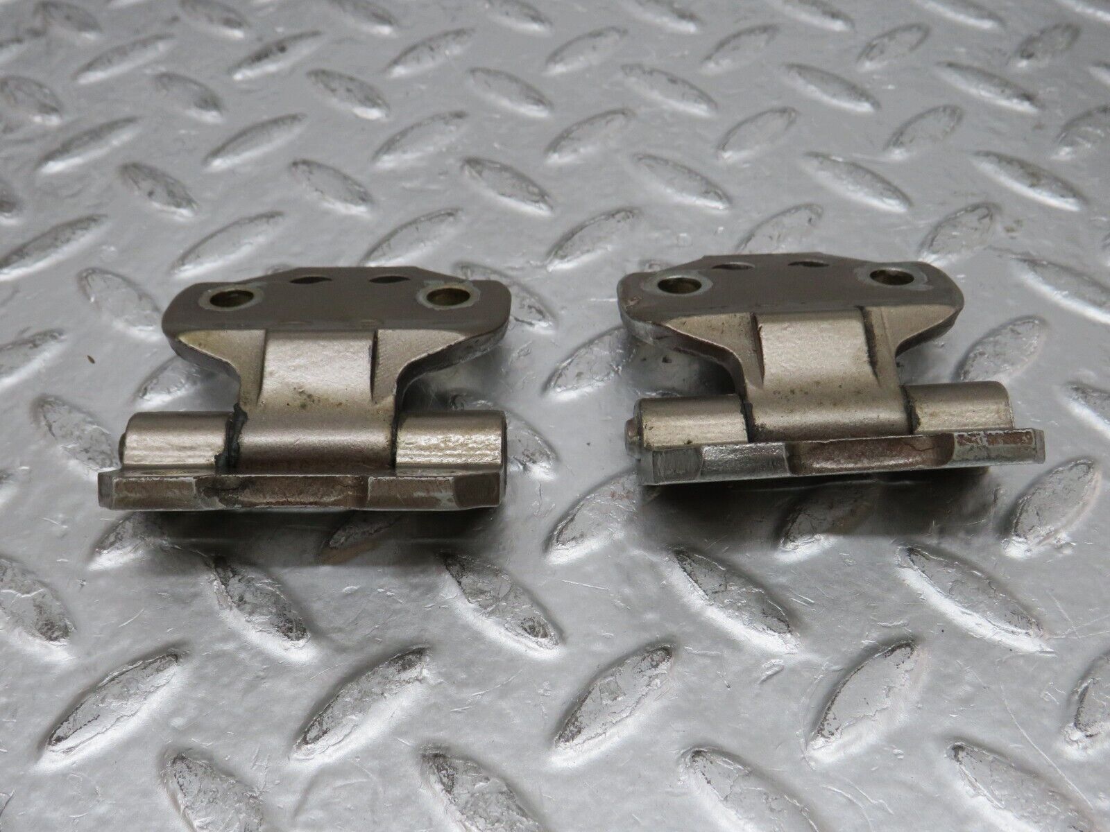 29602 Mercedes-Benz W124 230E Right Door Hinge Pair