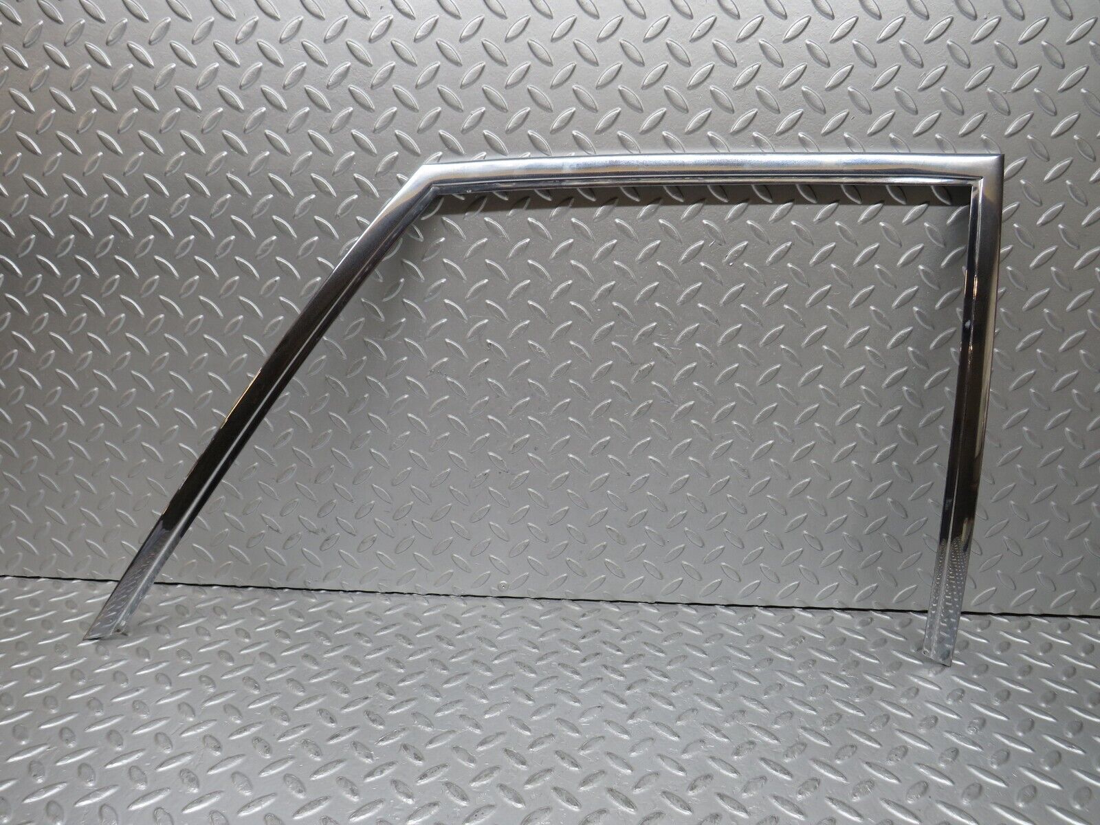 37317 Mercedes-Benz W109 300SEL Front Left Door Chrome Window Frame