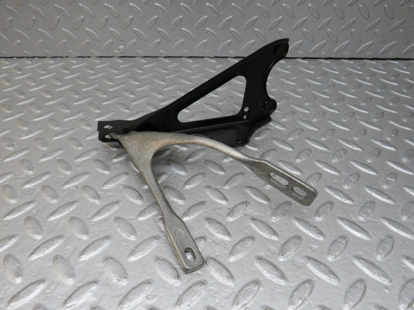 36543 Mercedes-Benz W201 190E 2.0L Steering Column Bracket