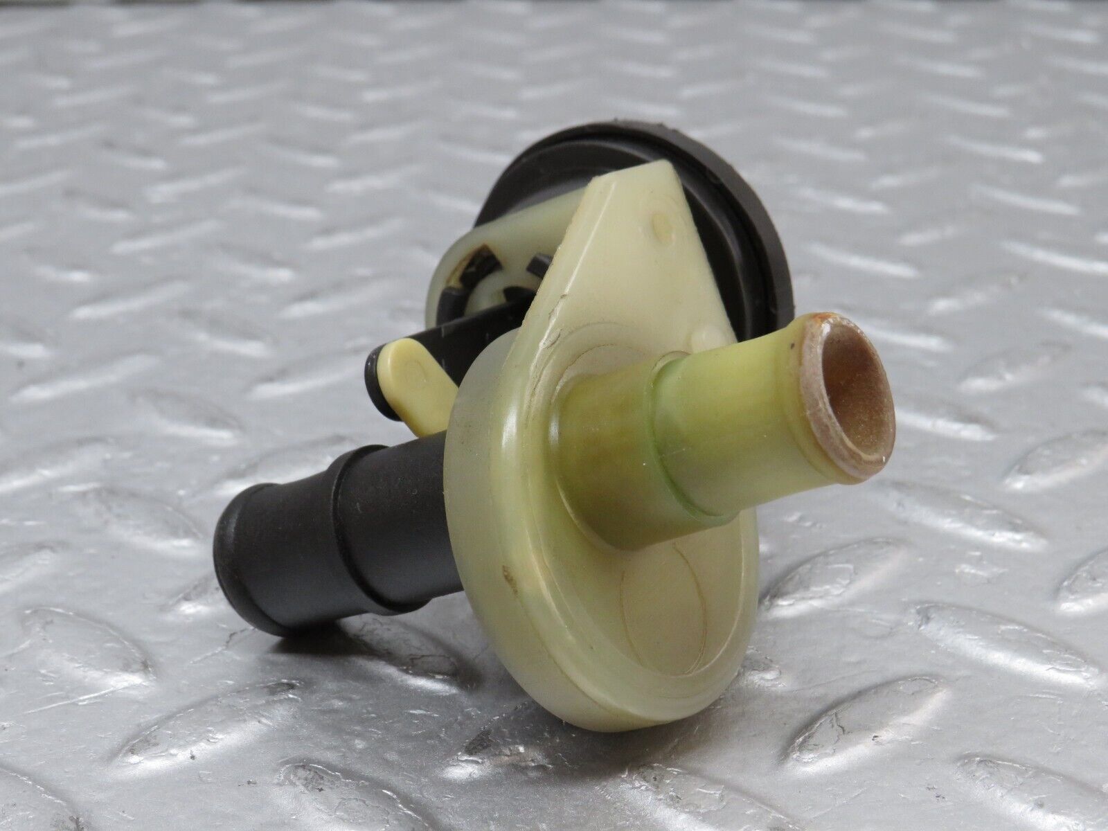 36574 Mercedes-Benz W201 190E 2.0L Heater Control Valve