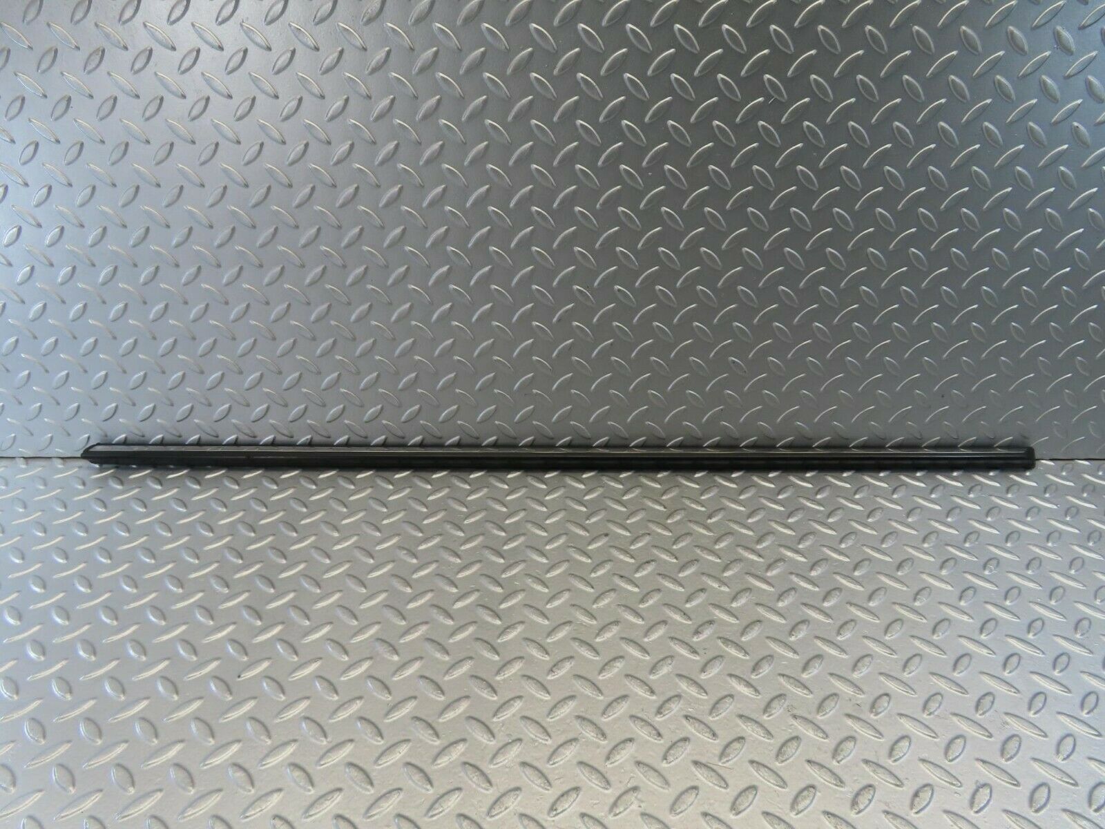 10897 Mercedes-Benz W123 230E Front Right Door Centre Moulding Trim