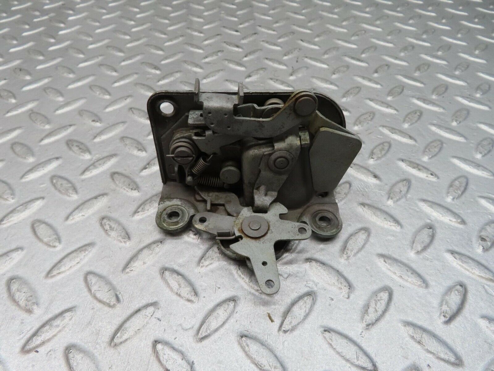 12349 Mercedes-Benz W108 280SE 3.5 Front Right Door Lock Mechanism