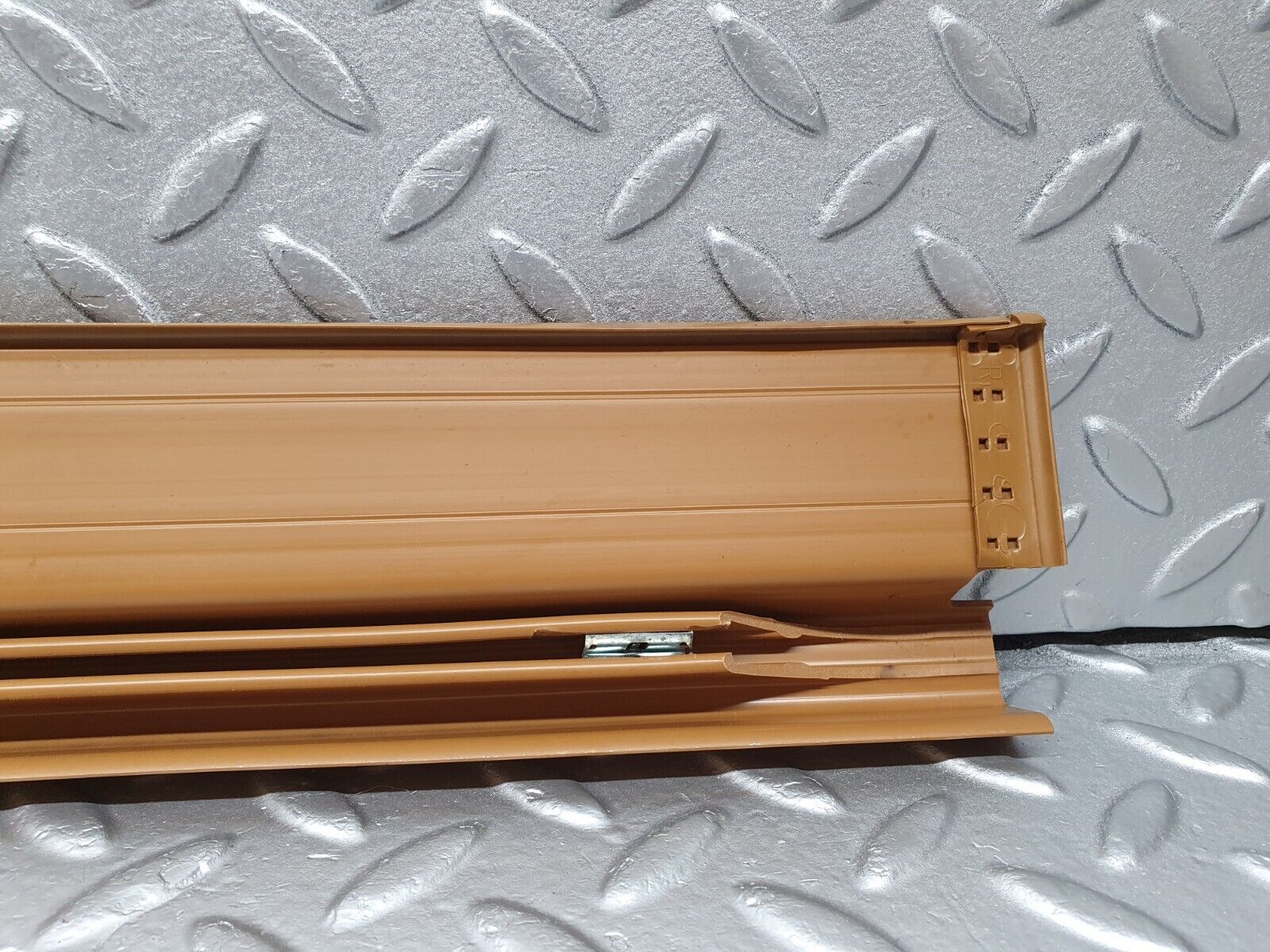 41417 Mercedes-Benz W124 200E Front Right Door Sill Trim Palomino