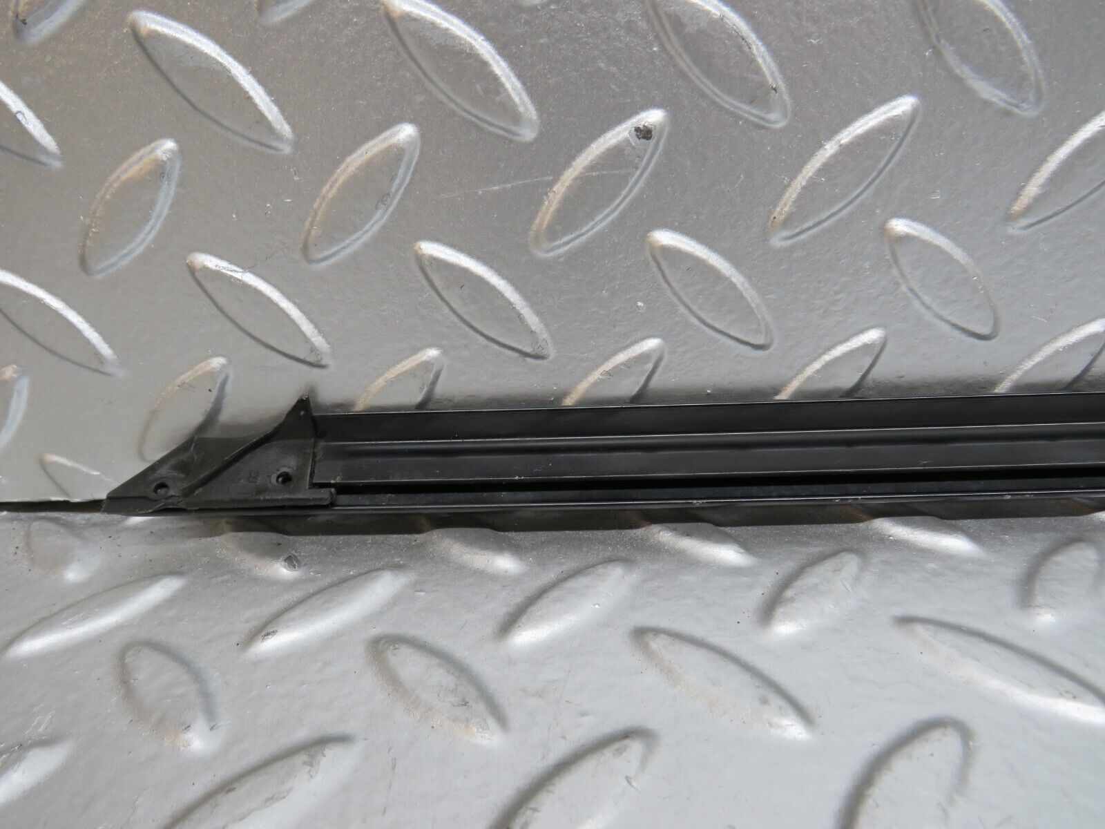 29000 Mercedes-Benz C124 320CE Coupe Front Left Door Chrome Trim