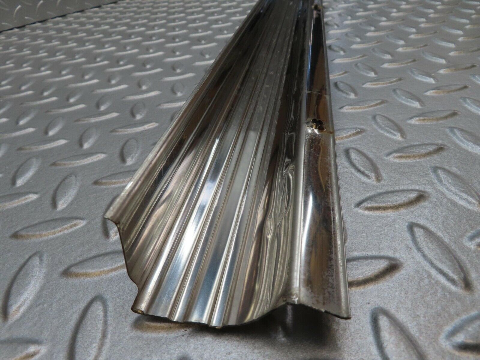 14117 Mercedes-Benz C107 280SLC Right Door Sill Chrome