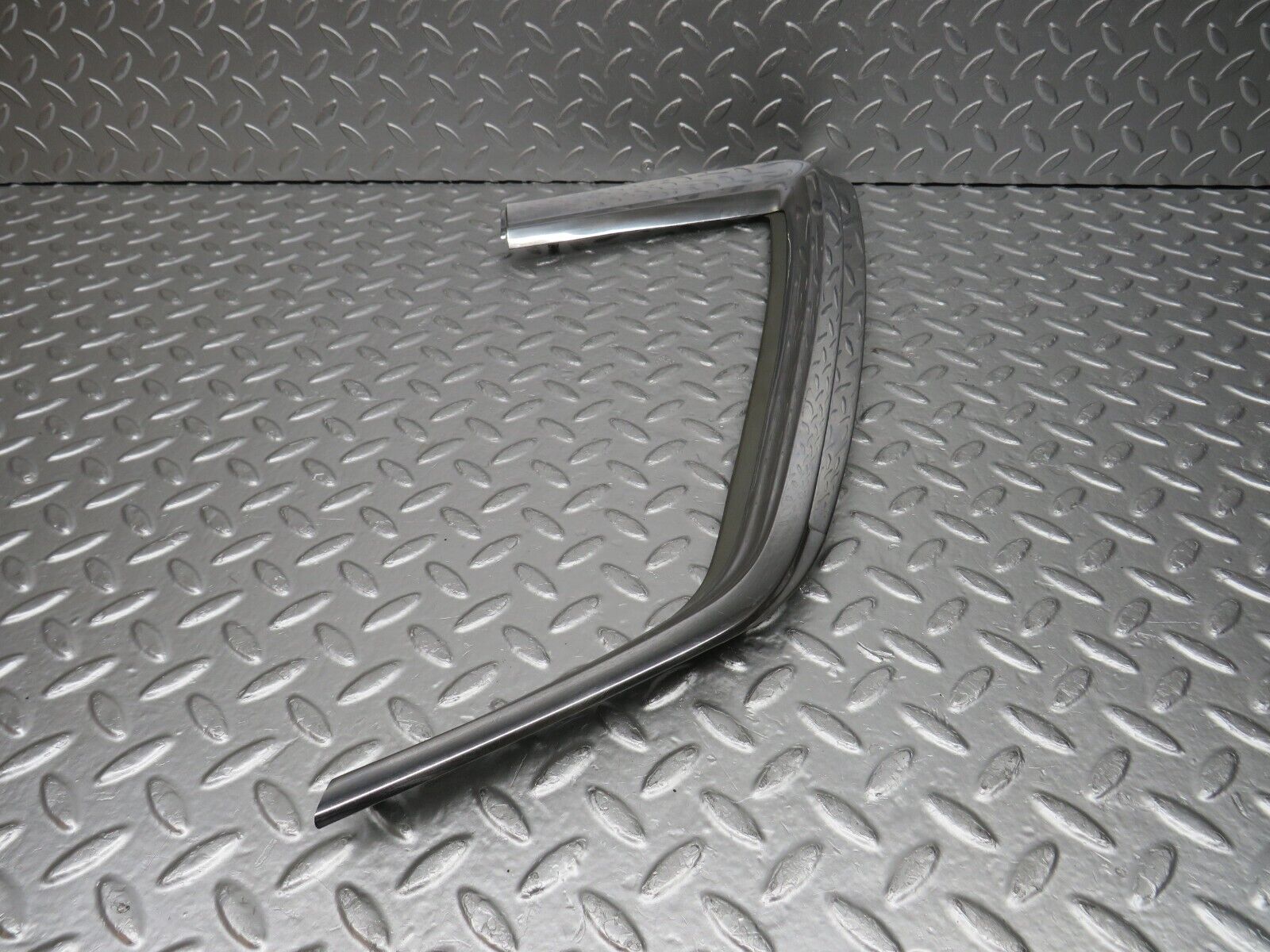 0695 Mercedes-Benz C107 350SLC Coupe Window Trim Chrome Right Side 1076980289