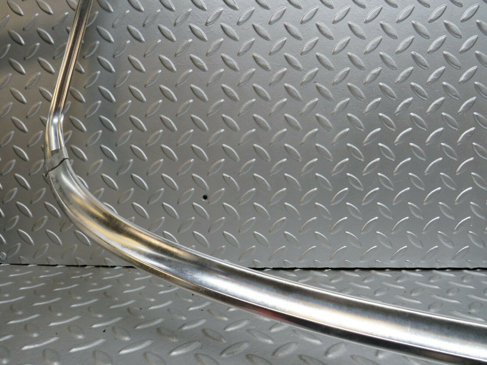 23405 Mercedes-Benz W116 350SE Rear Windscreen Chrome Frame