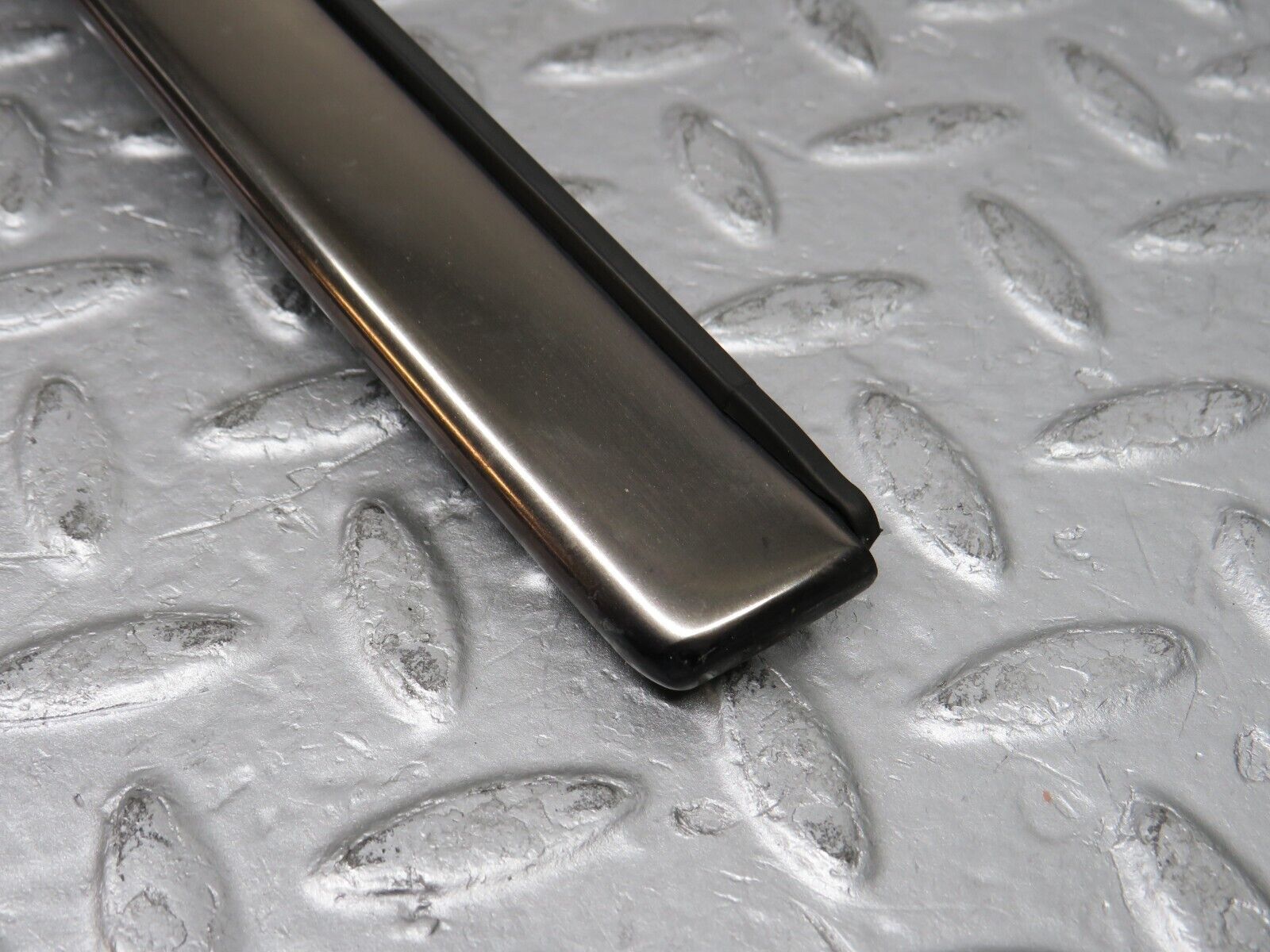 37896 Mercedes-Benz A124 320E Cabriolet A Pillar Exterior Moulding Trim Right