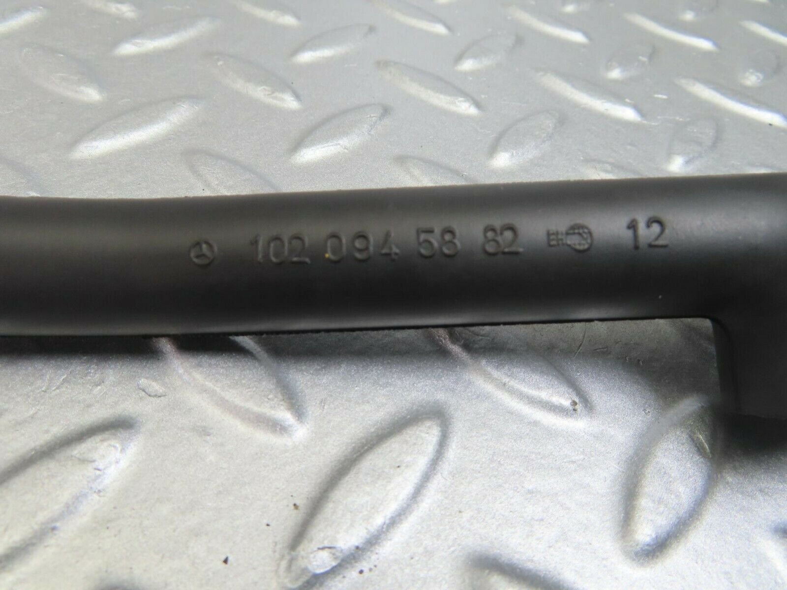 10062 Mercedes-Benz C123 230CE Coupe Crankcase Breather Hose 1020945882