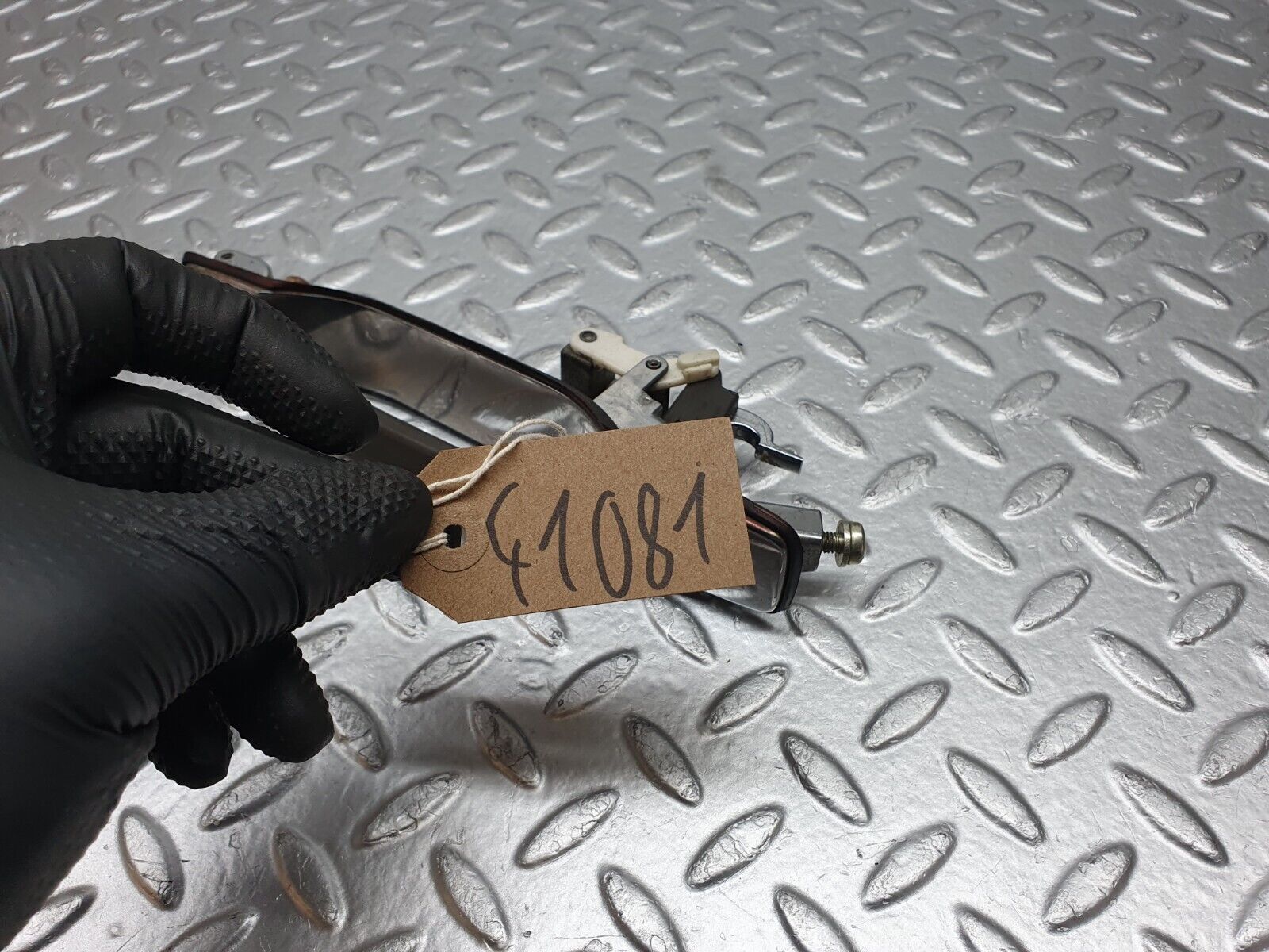 41082 Mercedes-Benz W126 300SE Rear Left Exterior Door Handle