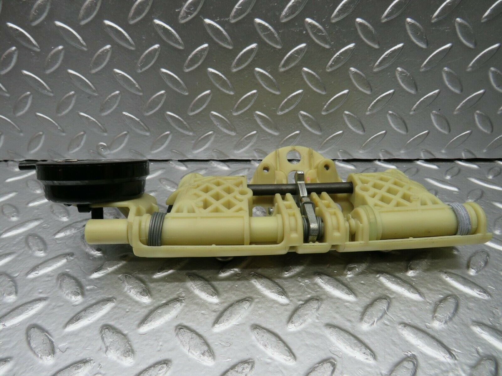 22511 Mercedes-Benz C124 E220 Coupe Rear Headrest Folding Mechanism