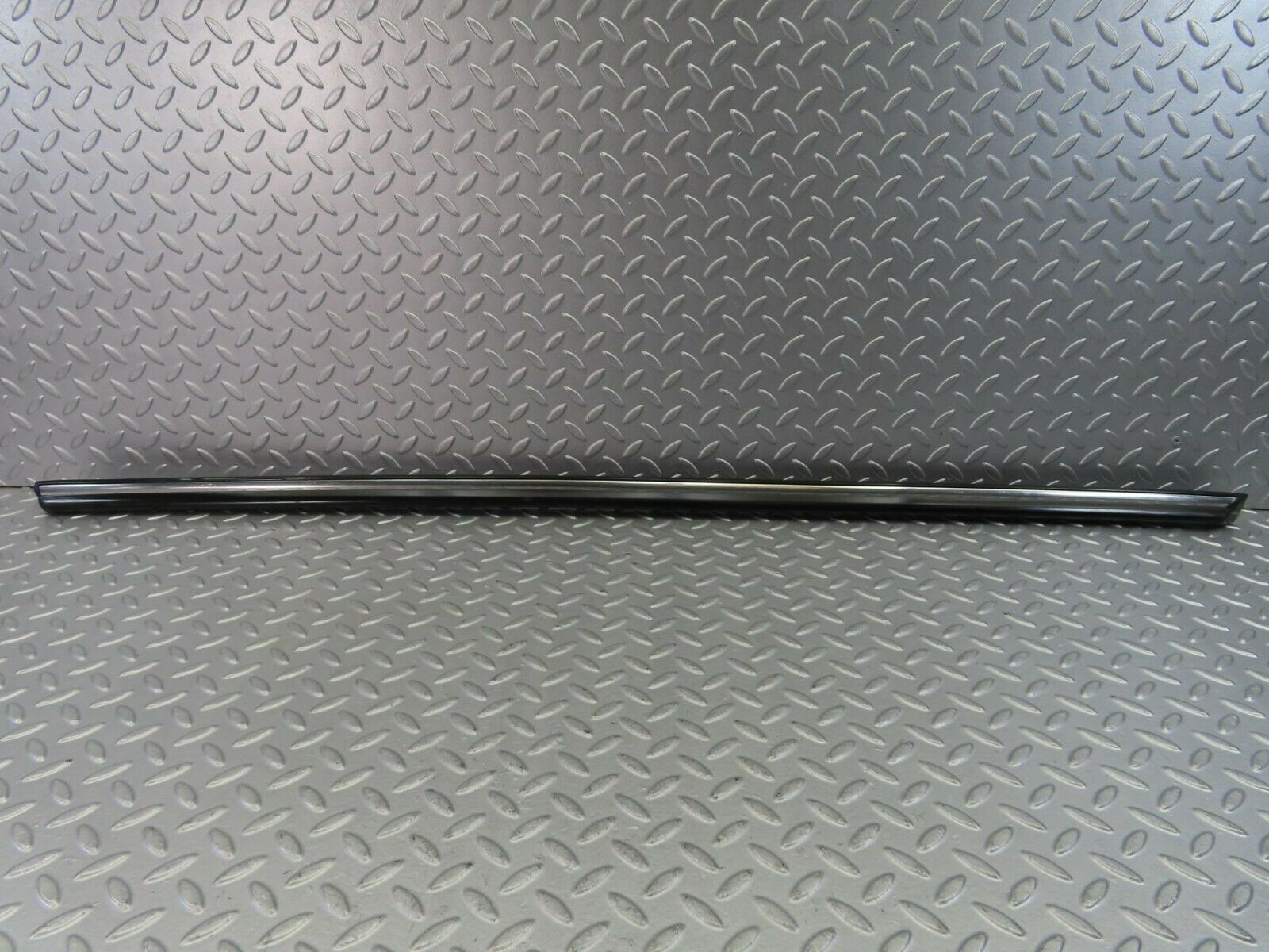 10296 Mercedes-Benz C107 Coupe Right Door Centre Moulding Trim
