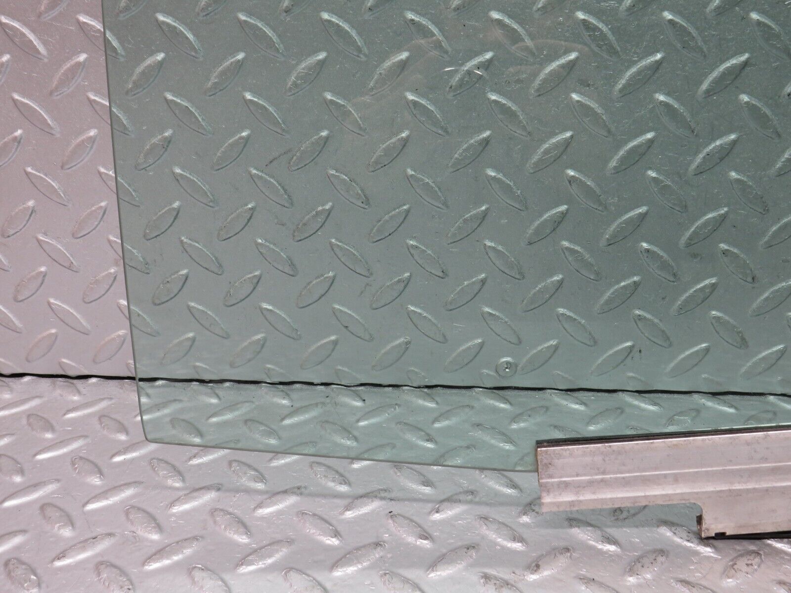 39071 Mercedes-Benz W201 190E 2.6L Rear Left Door Window Glass