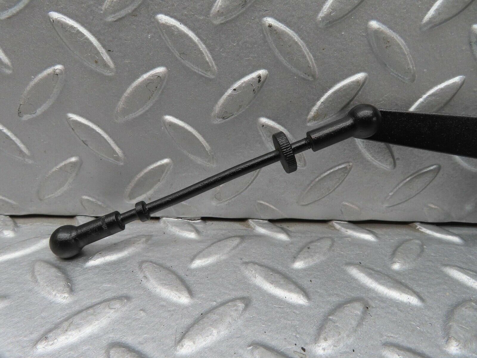 13160 Mercedes-Benz W111 220S Throttle Linkage